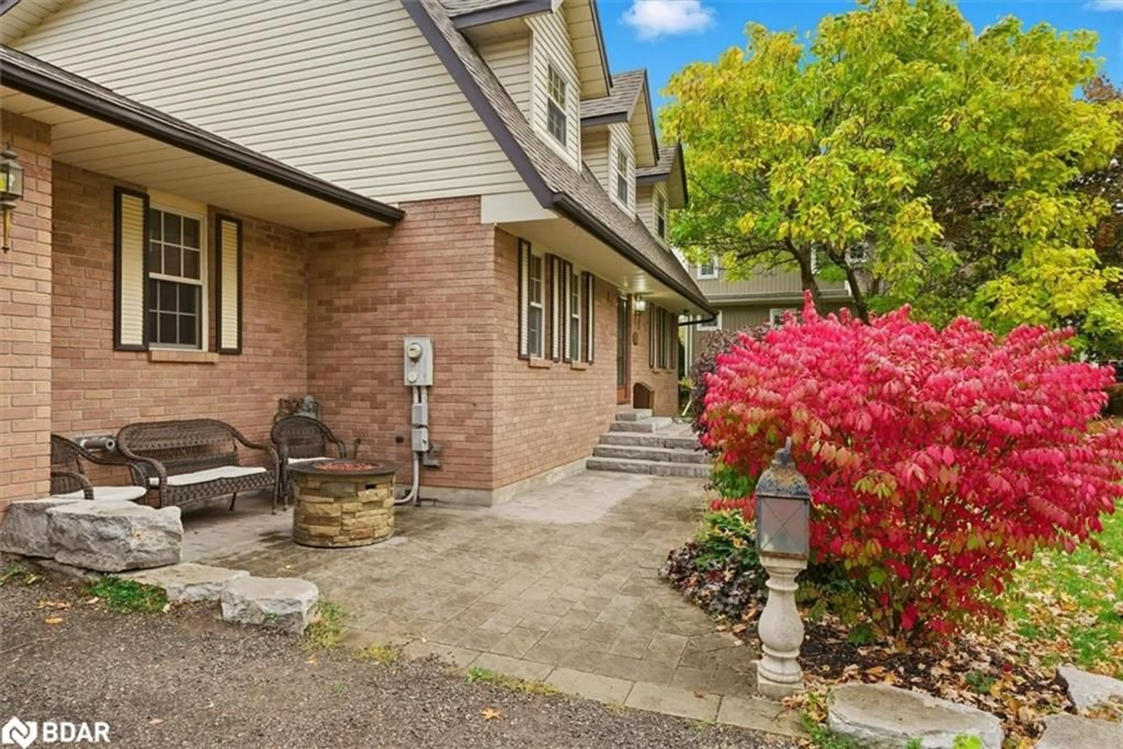 Patio, street for 62 Evelyn Ave, Keswick Ontario L4P 3C8