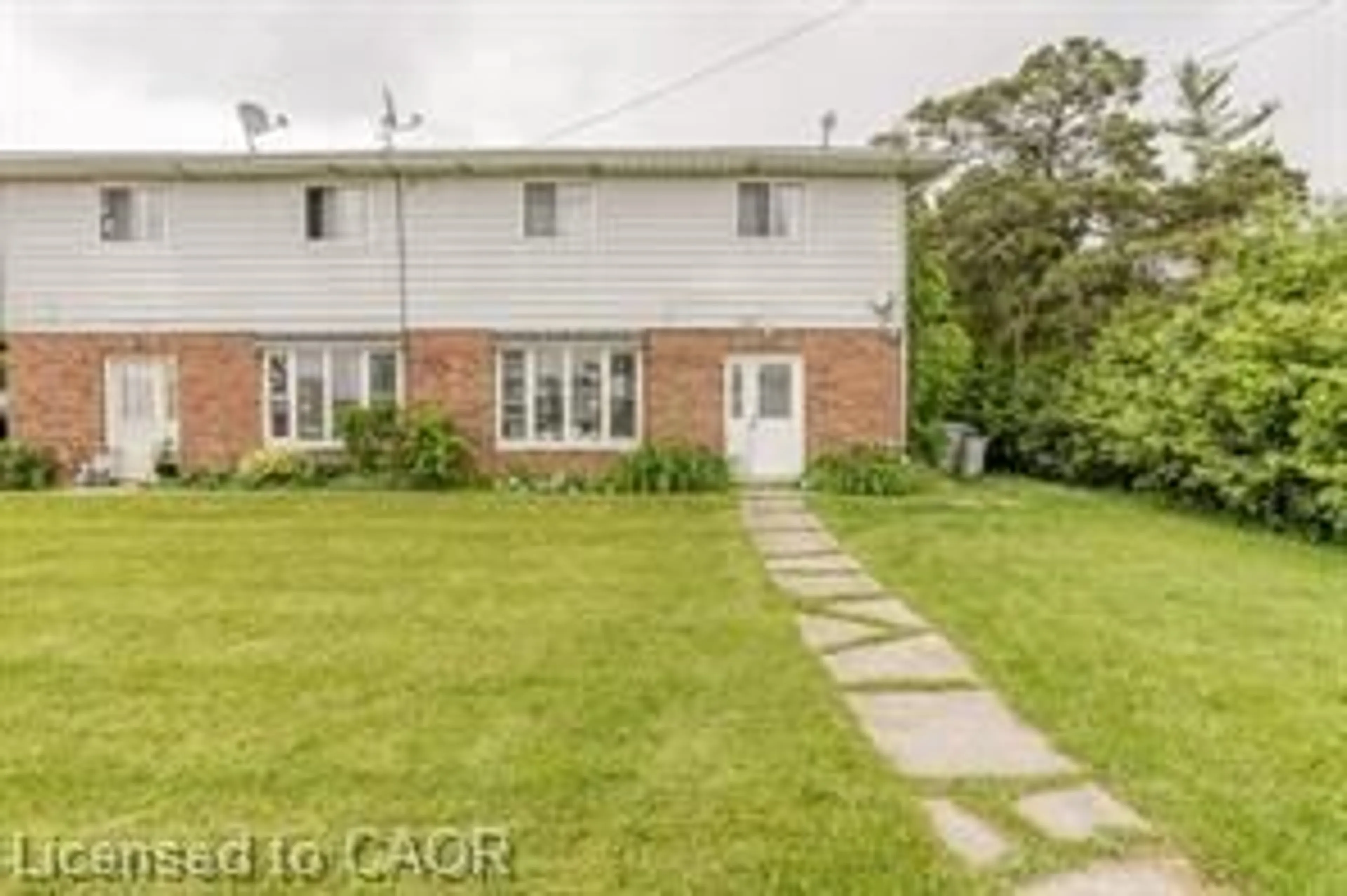 A pic from outside/outdoor area/front of a property/back of a property/a pic from drone, street for 882 Tremaine Ave, Listowel Ontario N4W 3G9