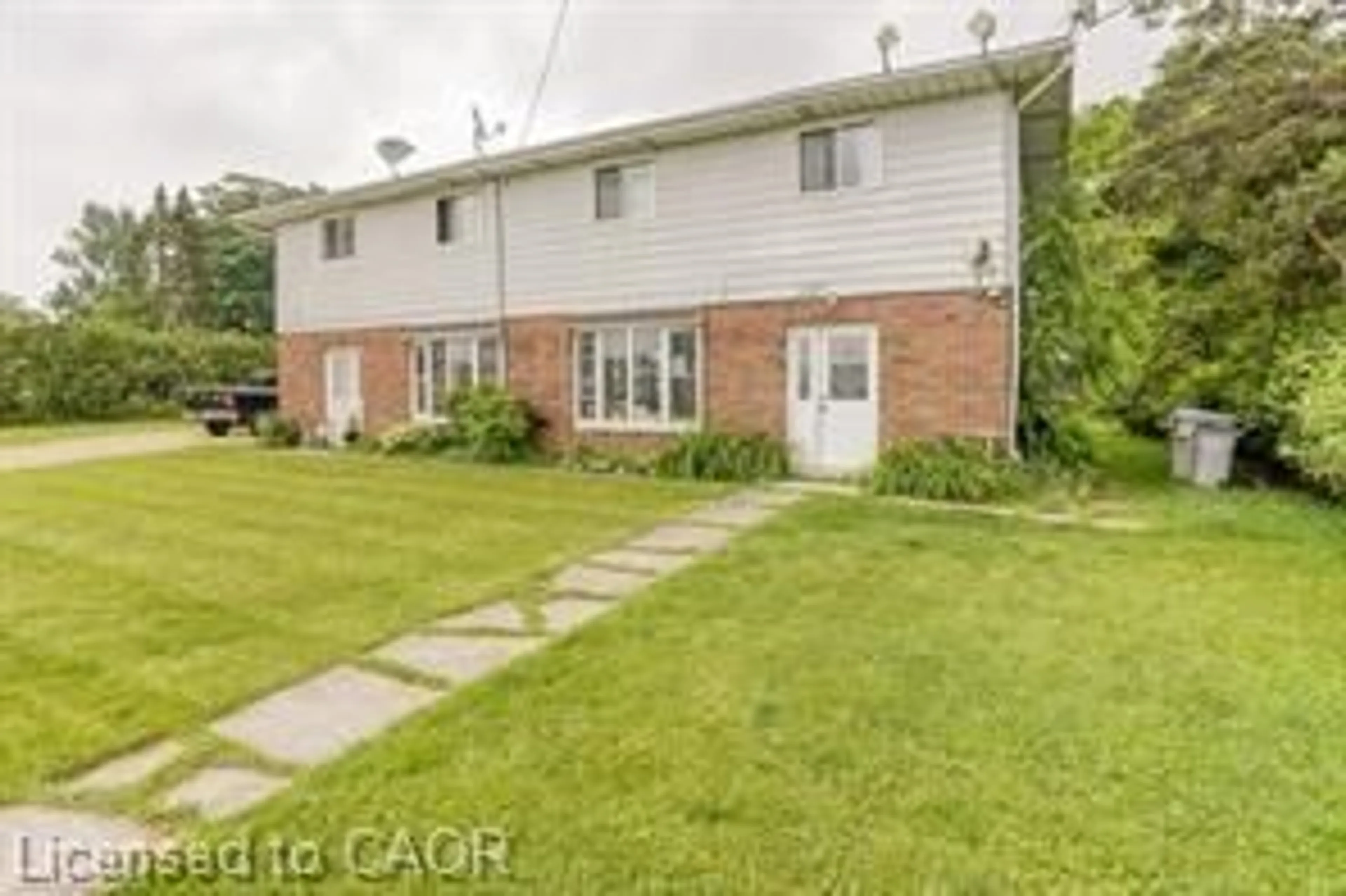 A pic from outside/outdoor area/front of a property/back of a property/a pic from drone, street for 882 Tremaine Ave, Listowel Ontario N4W 3G9