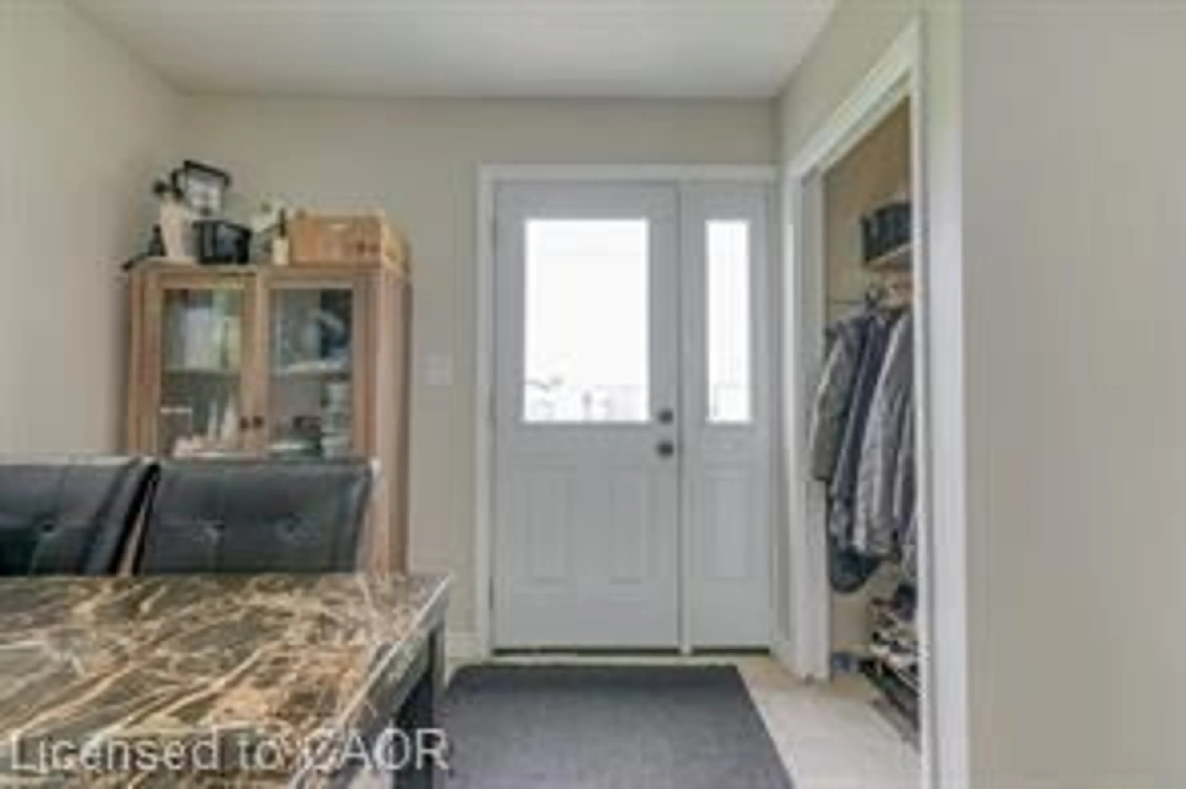 Indoor entryway for 882 Tremaine Ave, Listowel Ontario N4W 3G9