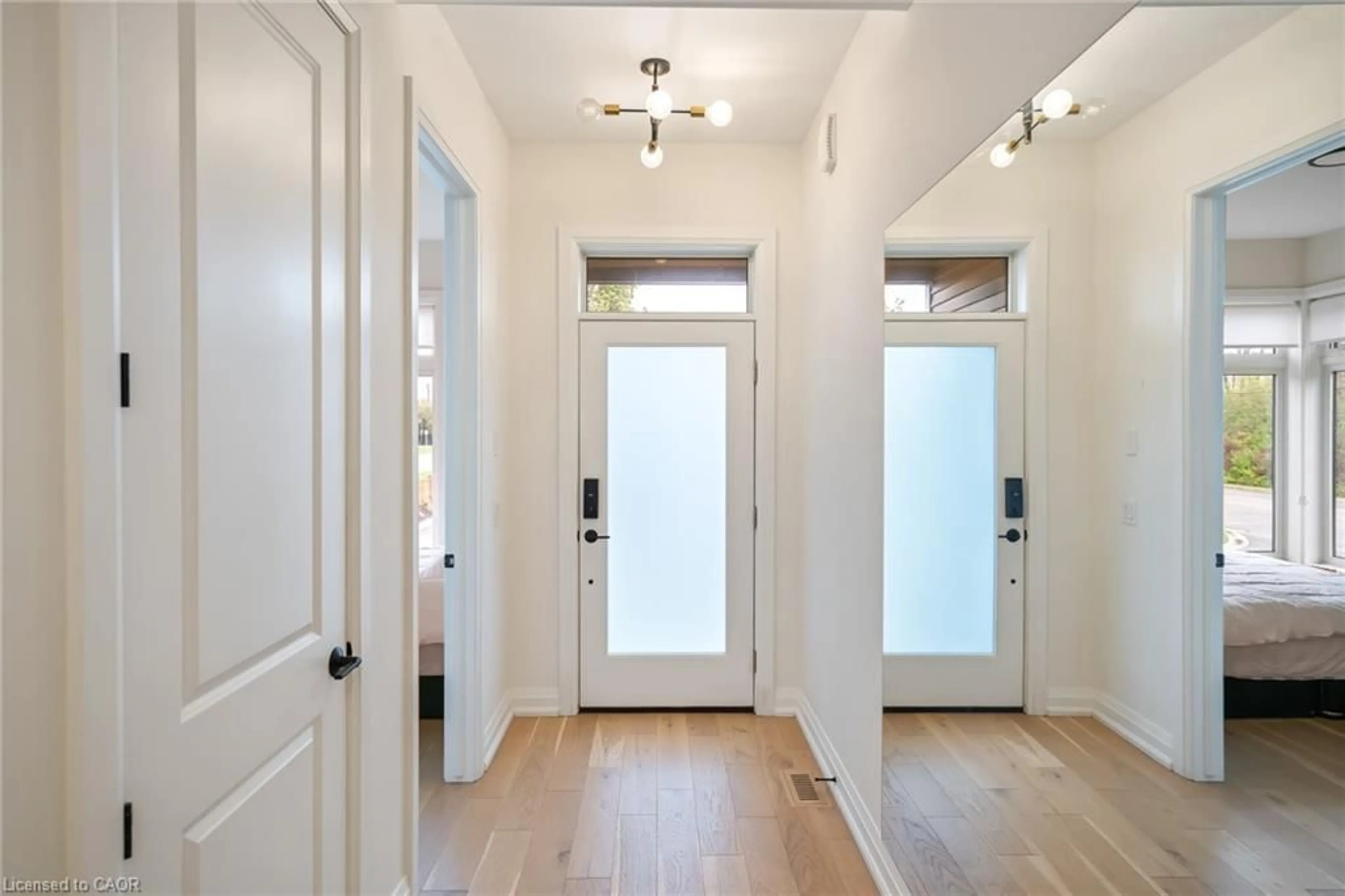 Indoor entryway for 8974 Willoughby Dr #36, Niagara Falls Ontario L2G 0Y8