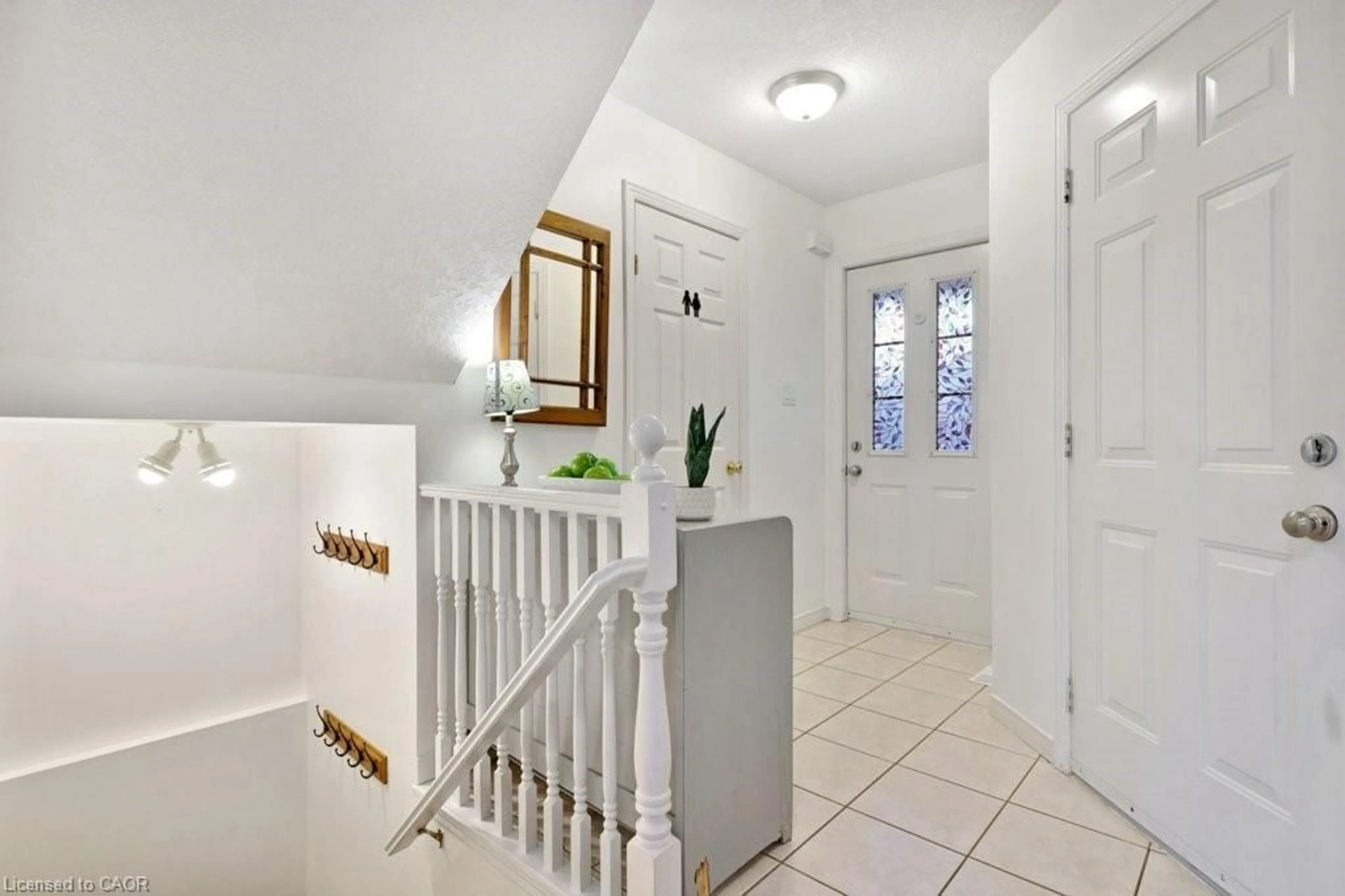 Indoor entryway for 164 Haskell Rd, Cambridge Ontario N1P 1H2