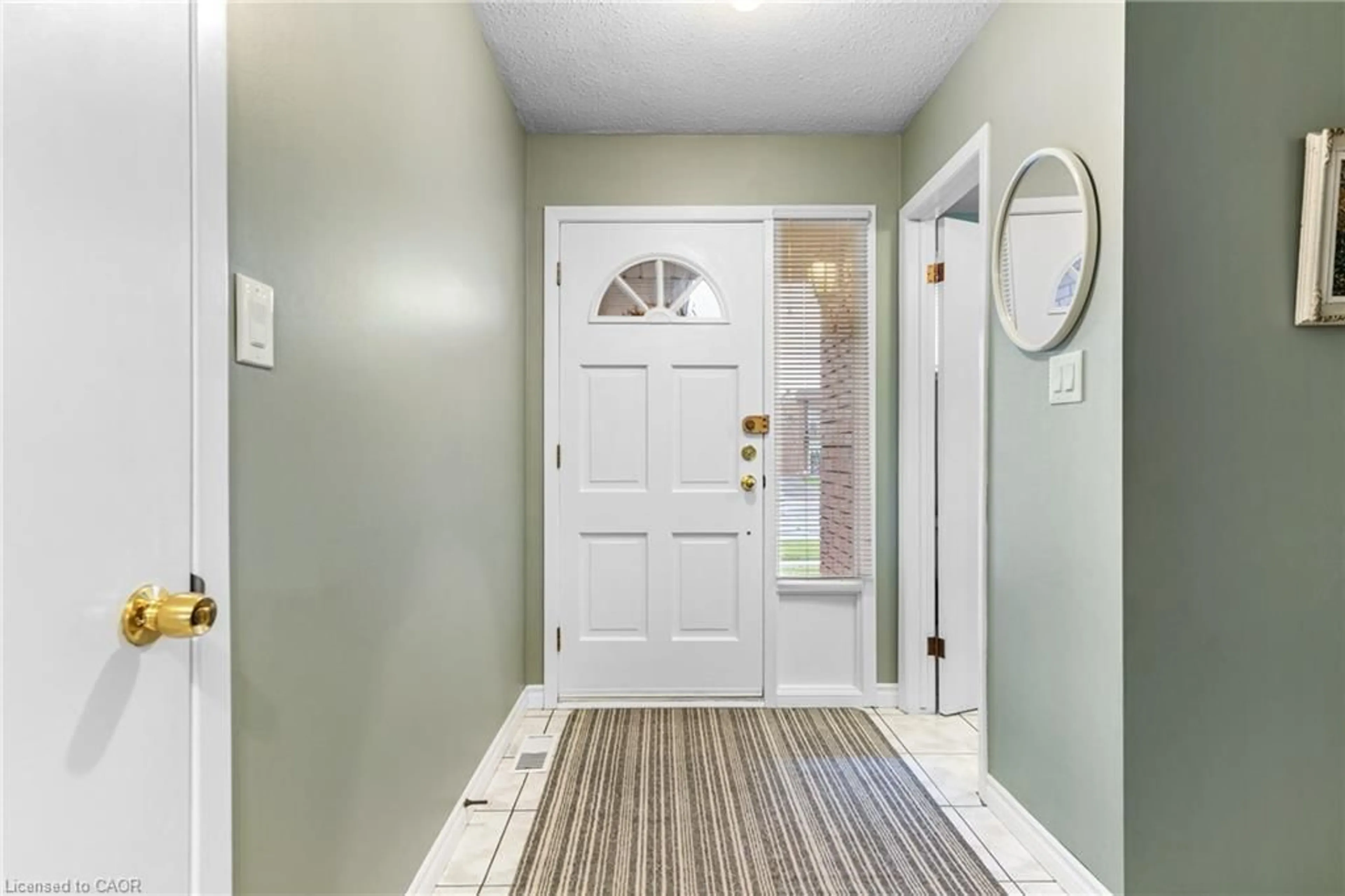 Indoor entryway for 229 Veronica Dr, Kitchener Ontario N2A 2R8