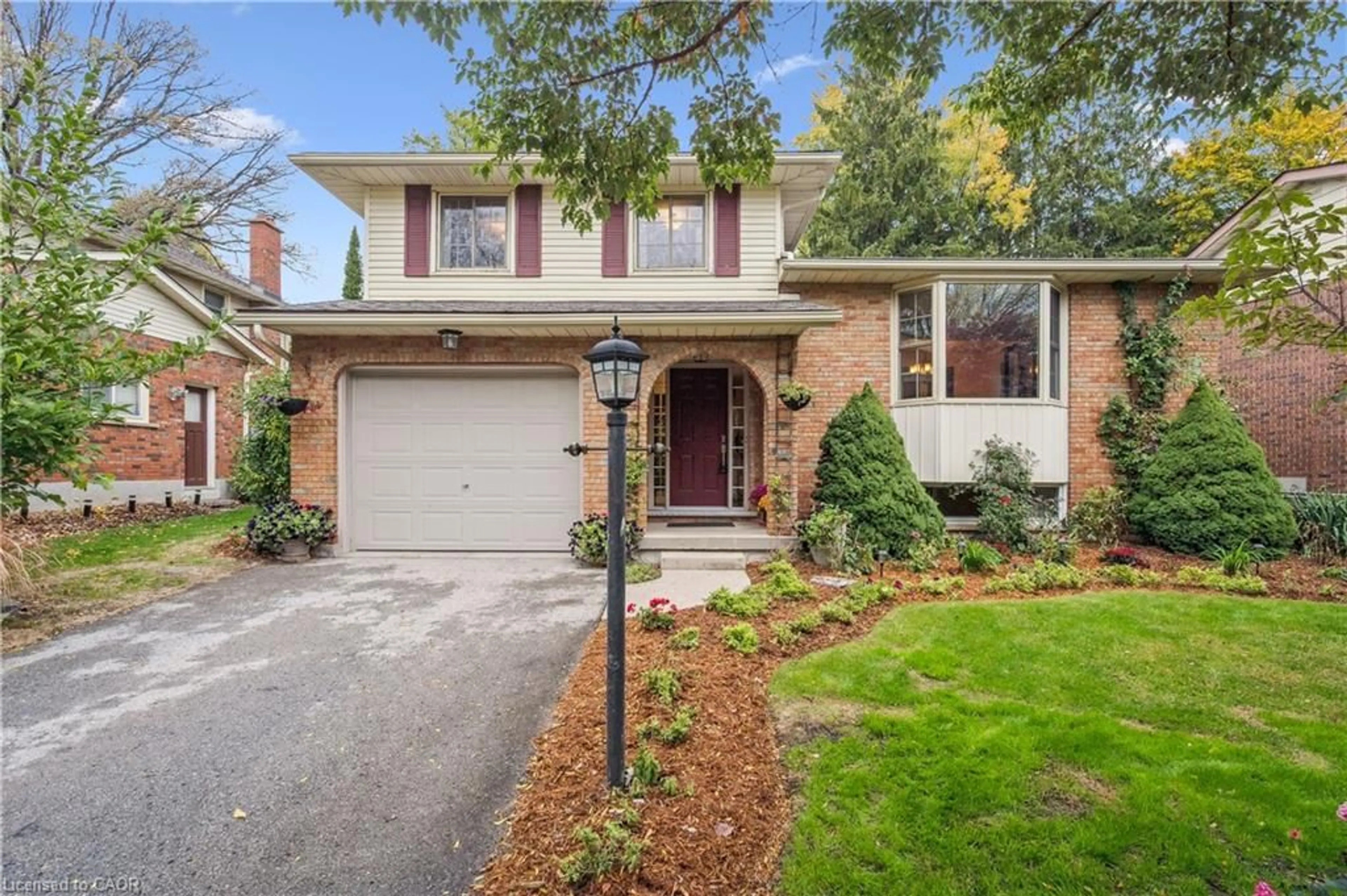 Home with brick exterior material, street for 29 Shadybrook Cres, Guelph Ontario N1G 3G8