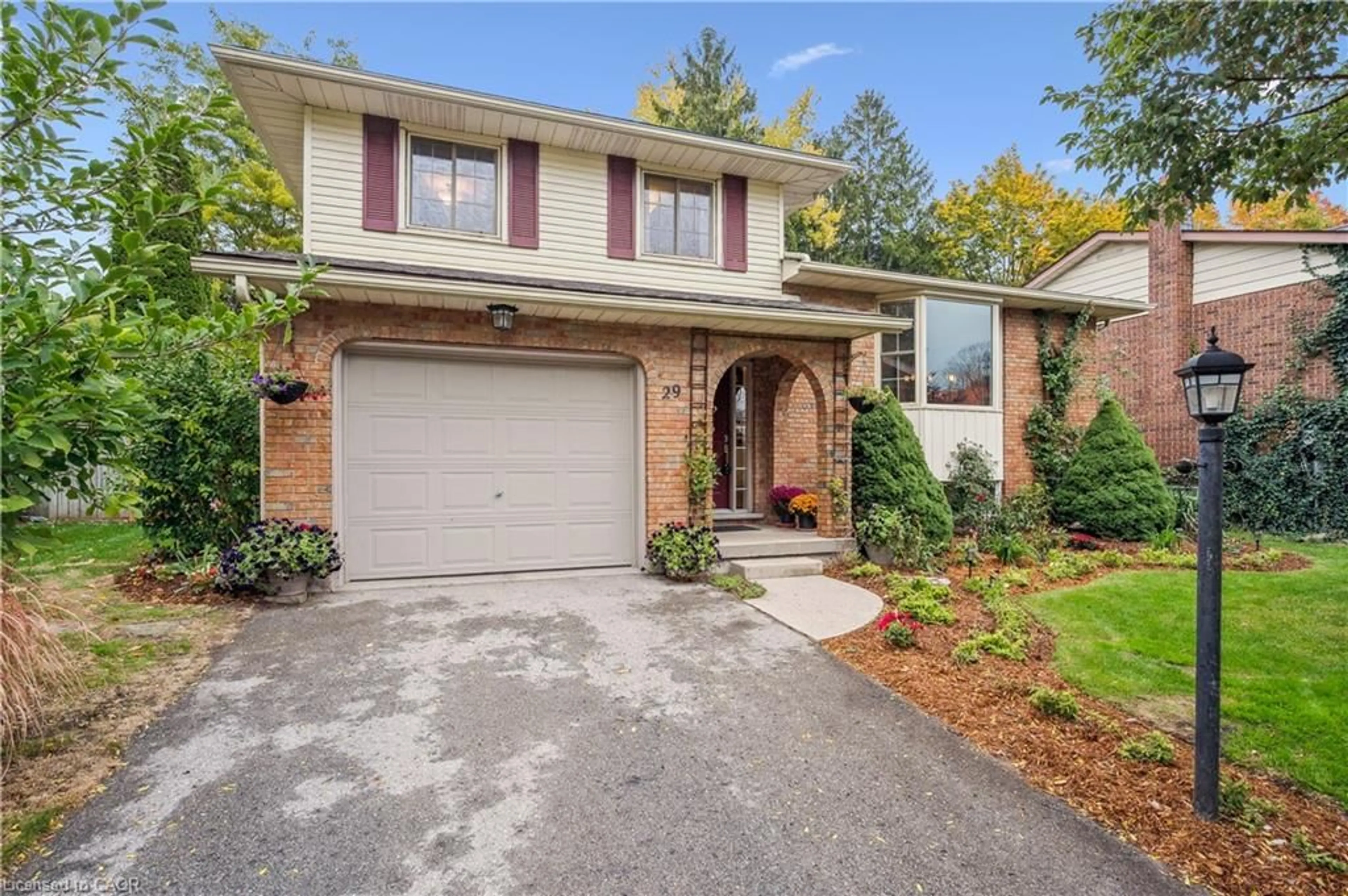 Home with brick exterior material, street for 29 Shadybrook Cres, Guelph Ontario N1G 3G8