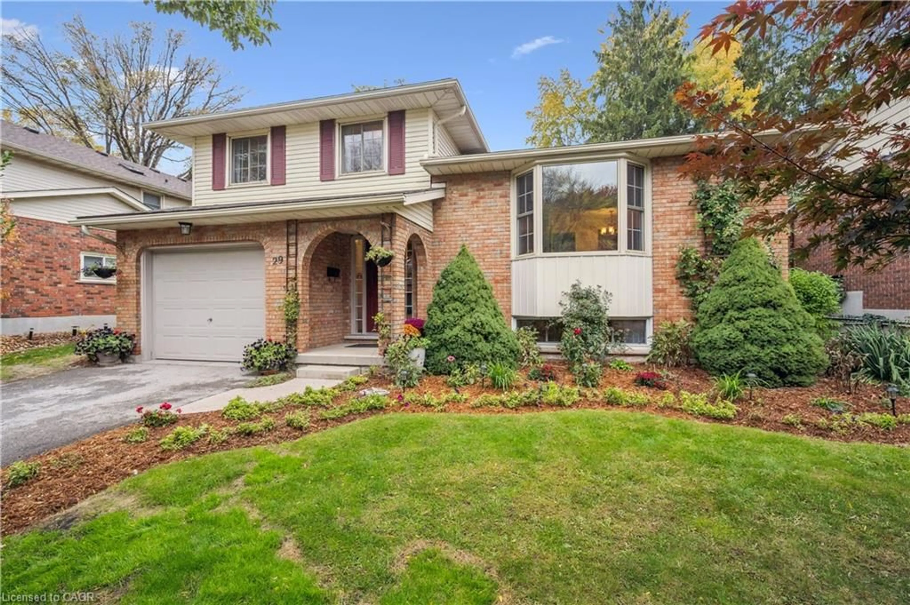 Home with brick exterior material, street for 29 Shadybrook Cres, Guelph Ontario N1G 3G8