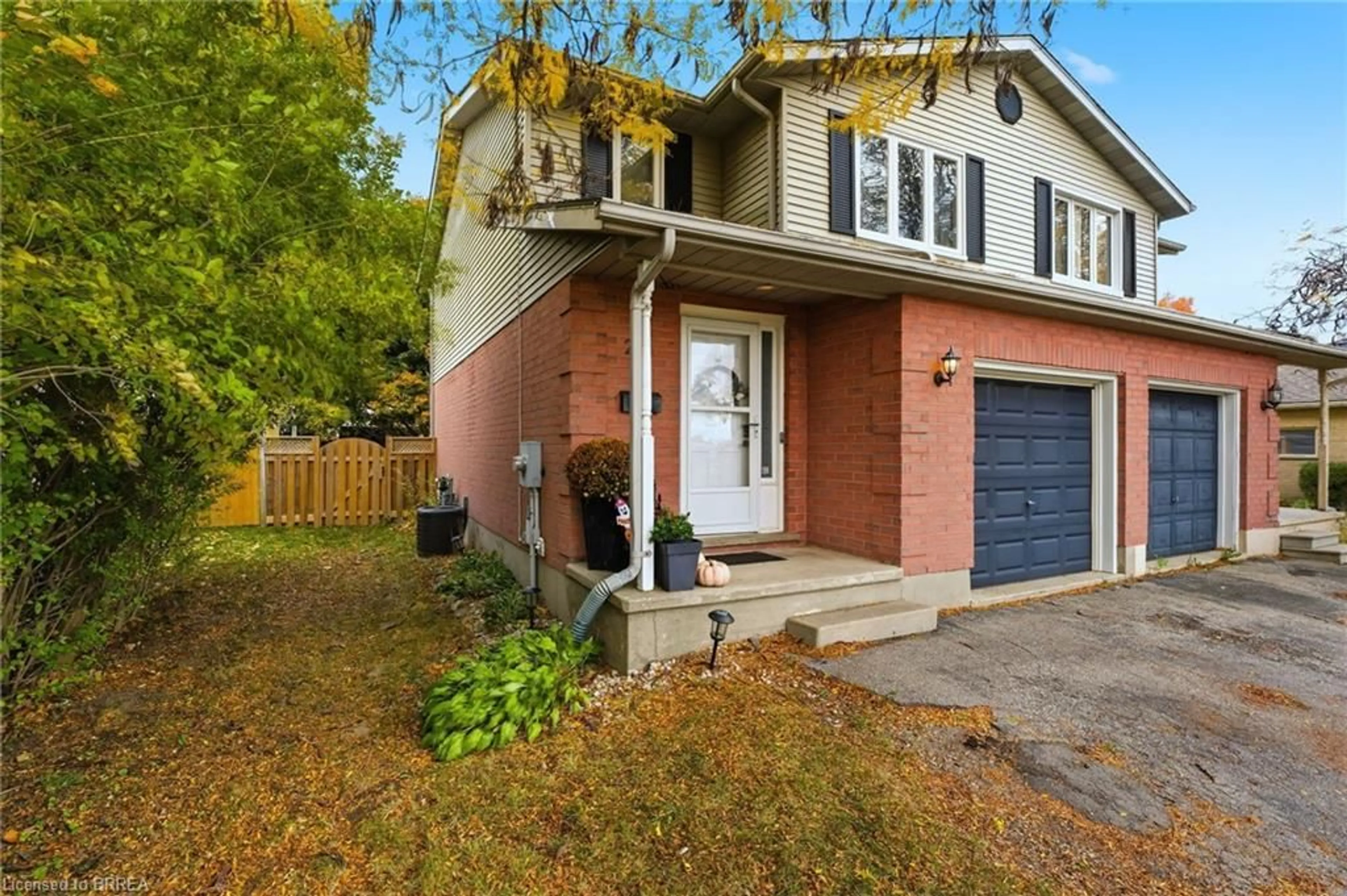 Home with brick exterior material, street for 23A Oak Ave, Paris Ontario N3L 3C6