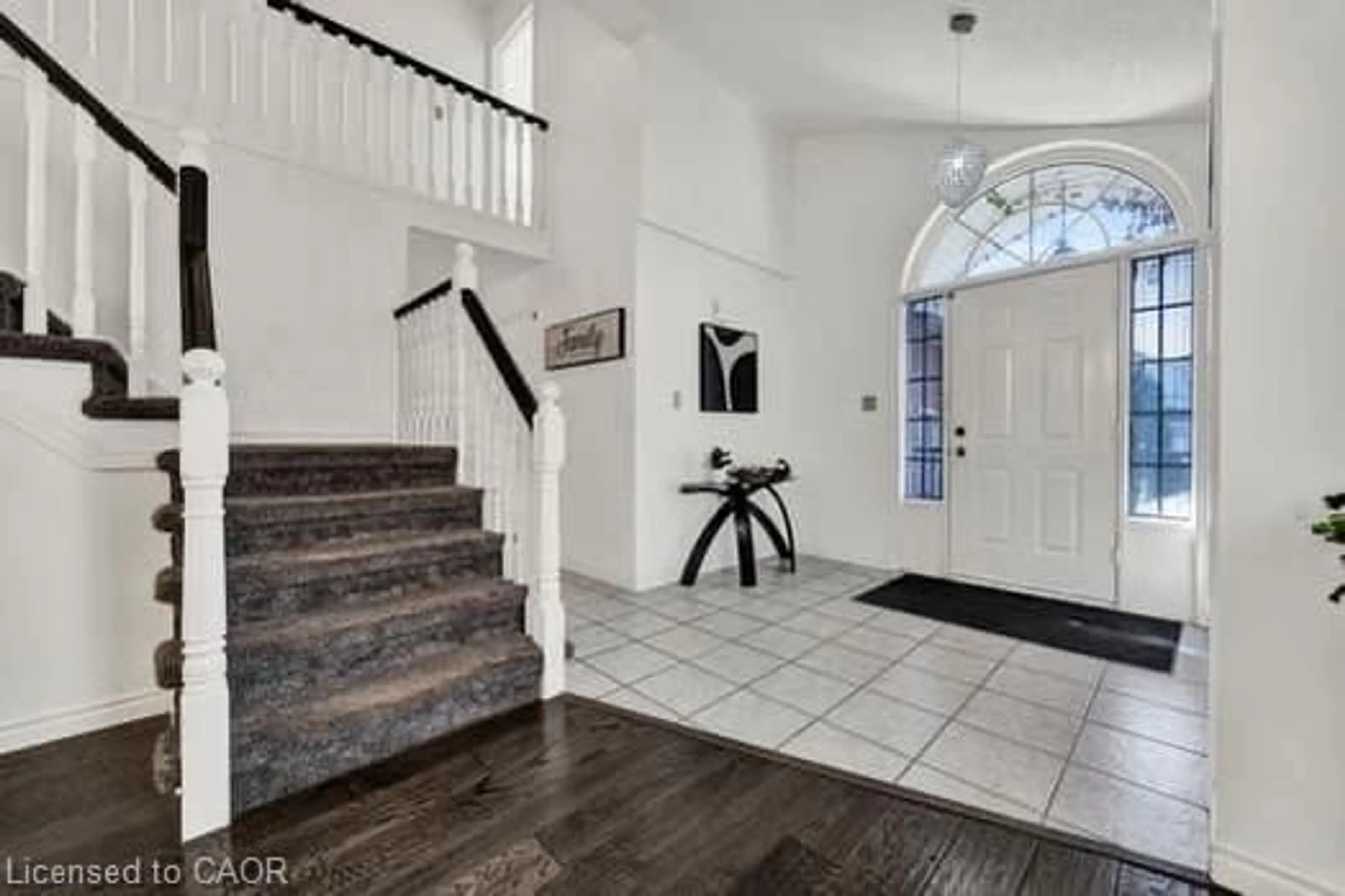 Indoor entryway for 14 Keller Cres, Kitchener Ontario N2N 3M7