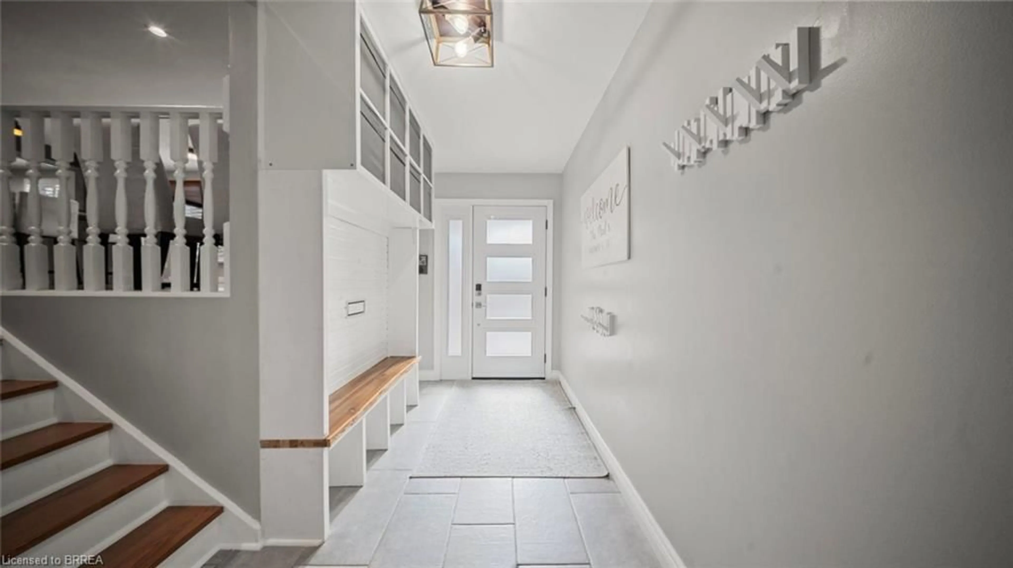 Indoor entryway for 45 Latzer Cres, Brantford Ontario N3V 1E1
