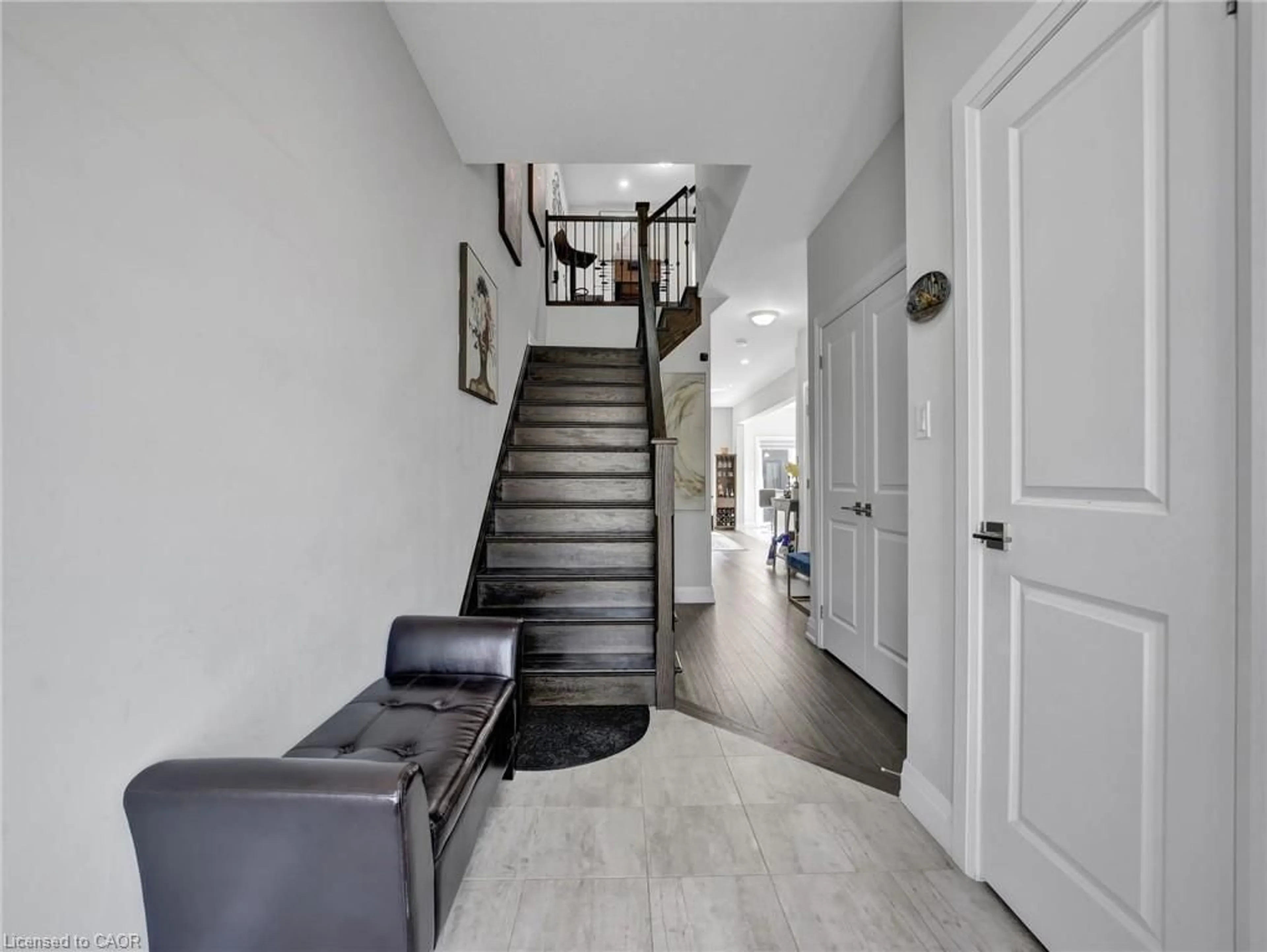 Indoor entryway for 520 Grey St #42, Brantford Ontario N3S 6T6