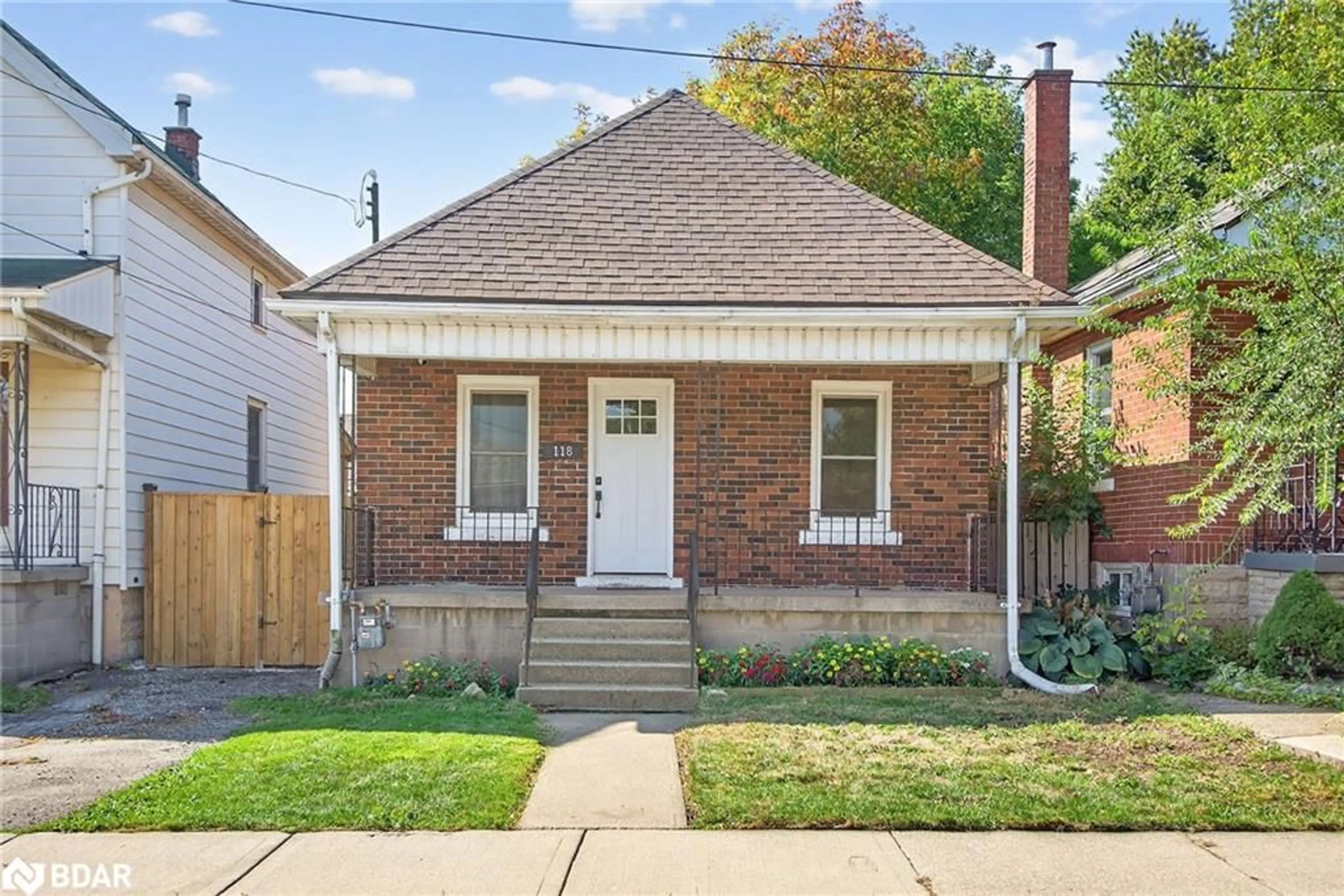 Home with brick exterior material, street for 118 Mountville Ave, Hamilton Ontario L9A 1E4