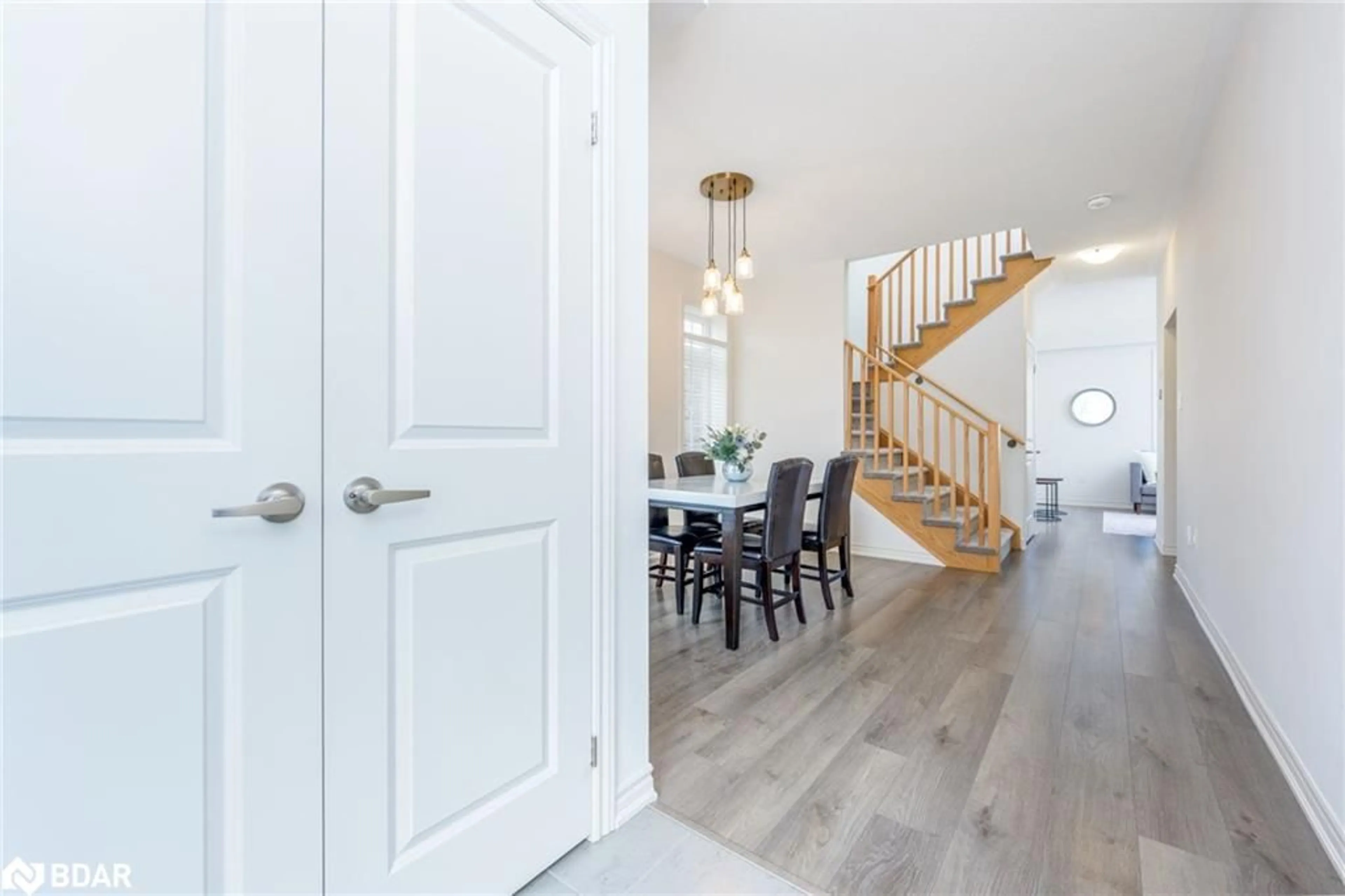 Indoor entryway for 39 Dass Dr, Fergus Ontario N1M 0H9