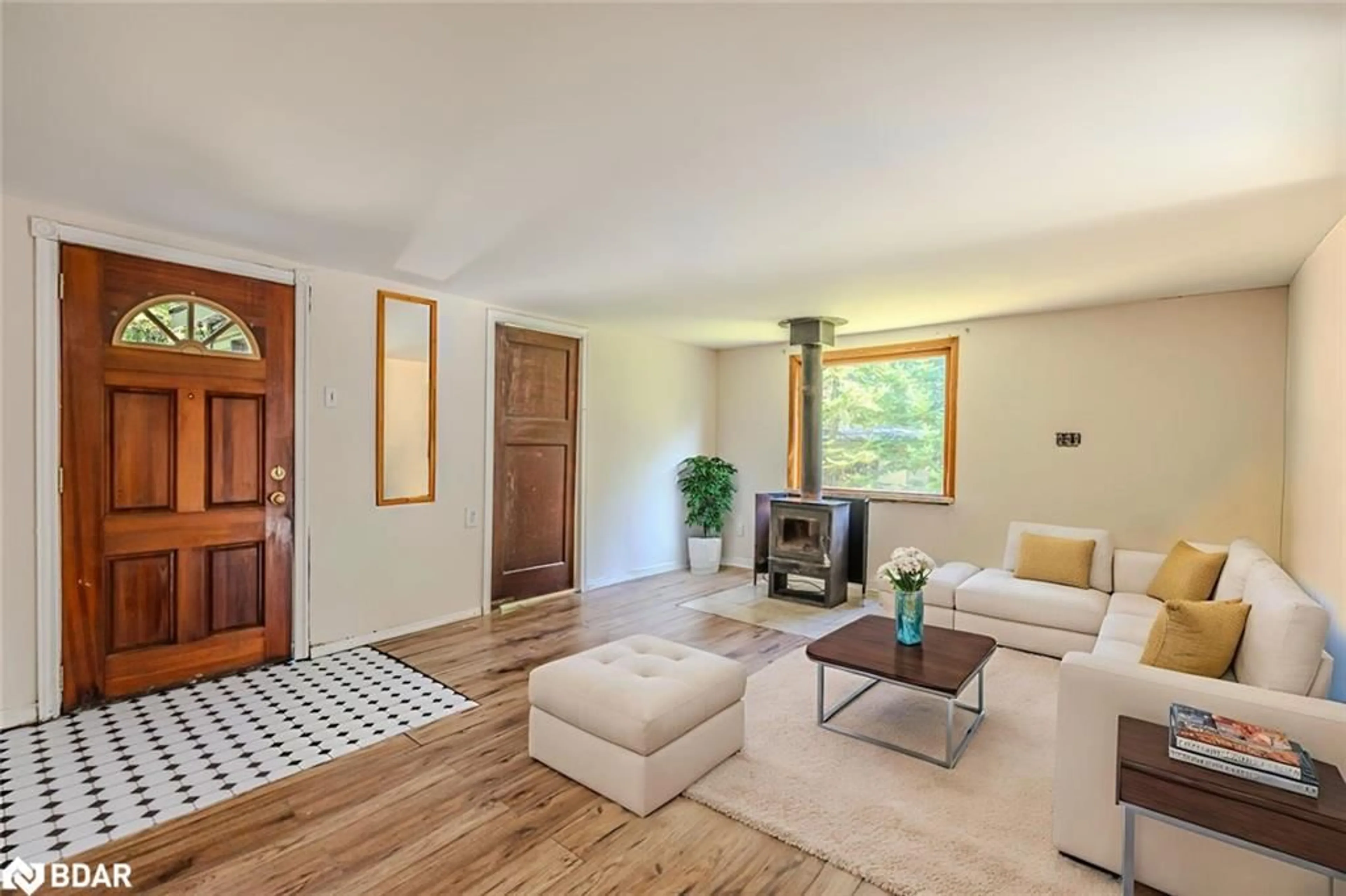 Living room with furniture, unknown for 138 Moreau Pky, Tiny Ontario L9M 0H3