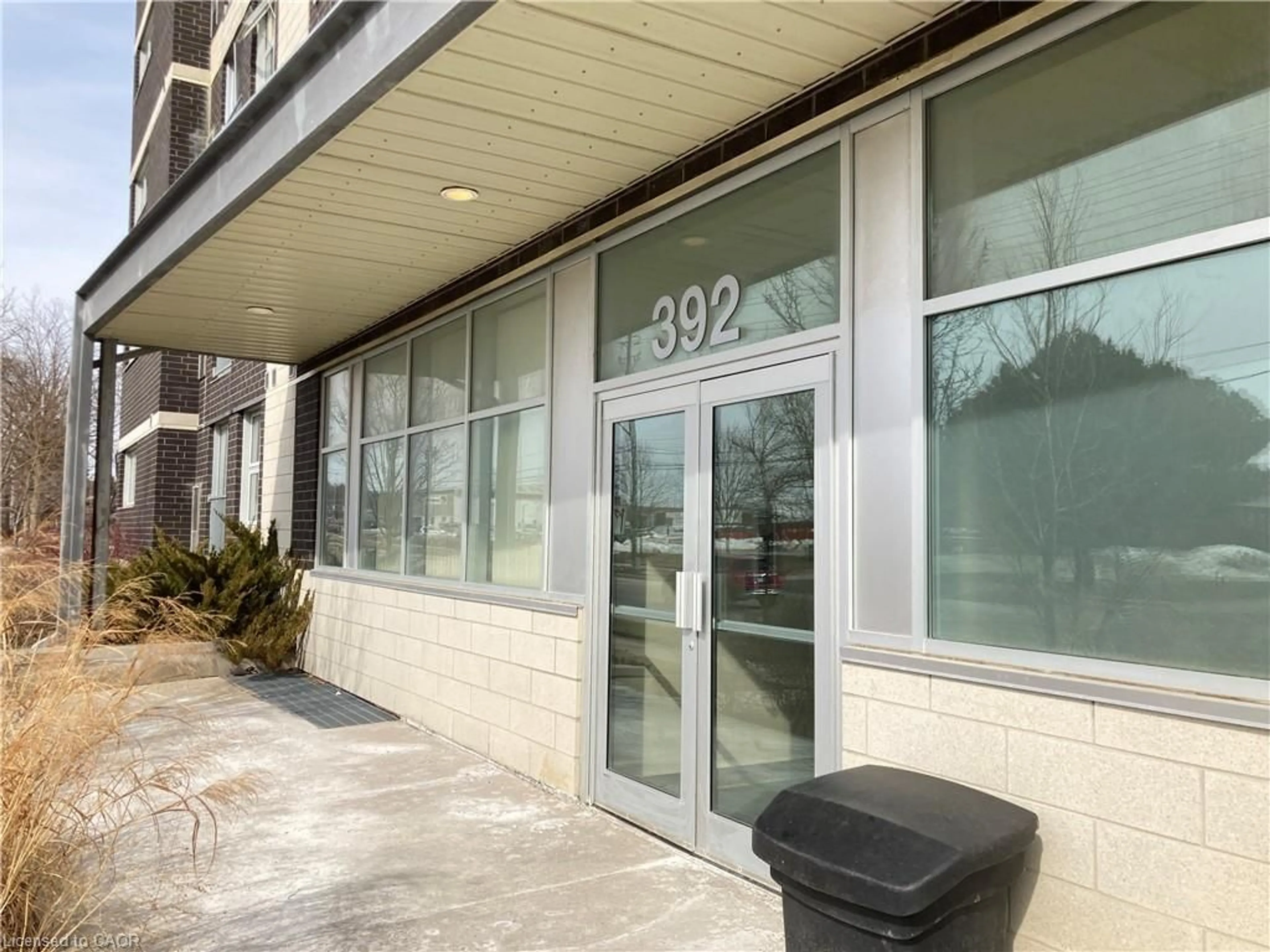 Indoor foyer for 392 Albert St #302, Waterloo Ontario N2L 3V1