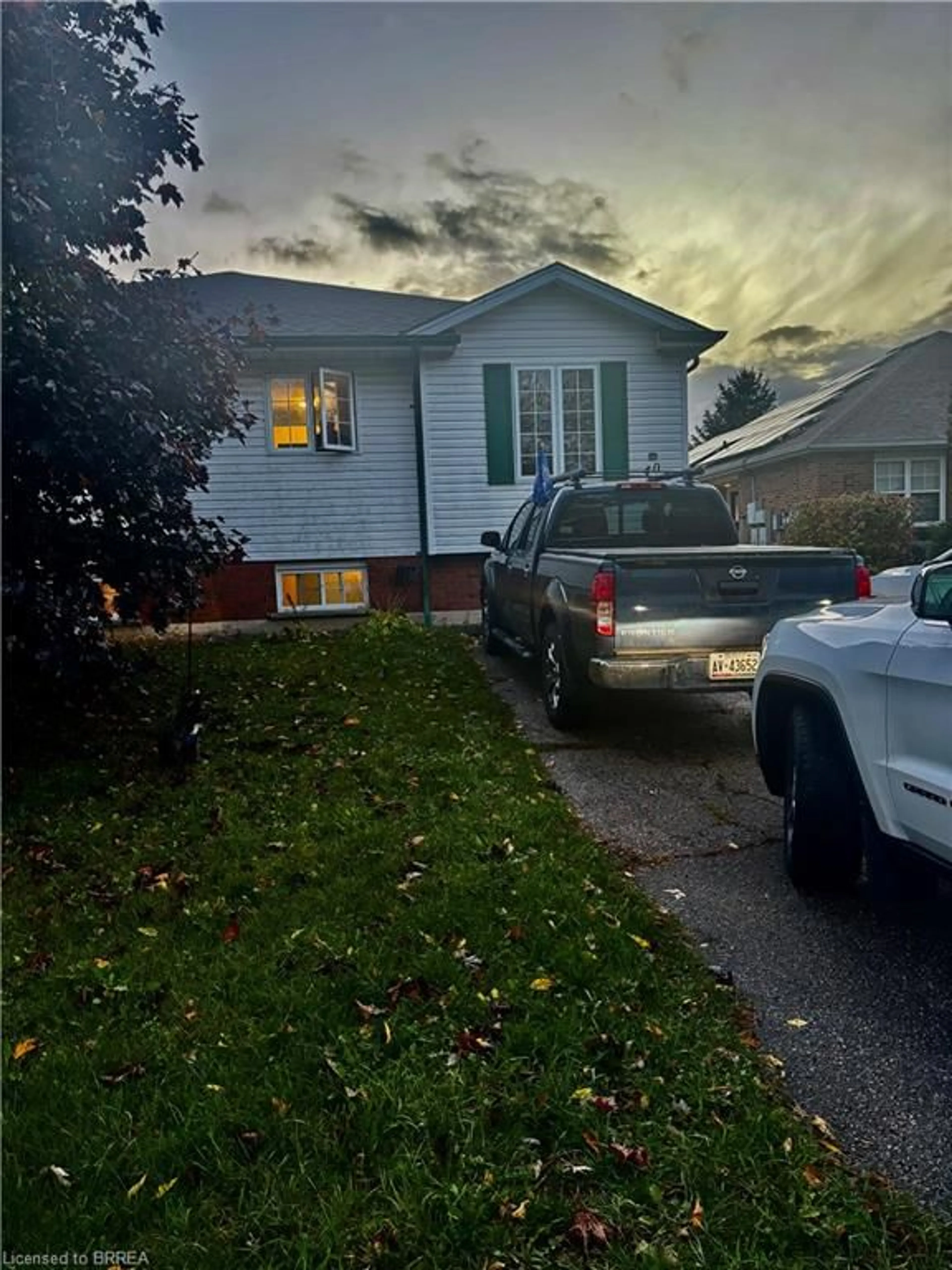 Unknown for 40 Ivy Cres, Paris Ontario N3L 4A9