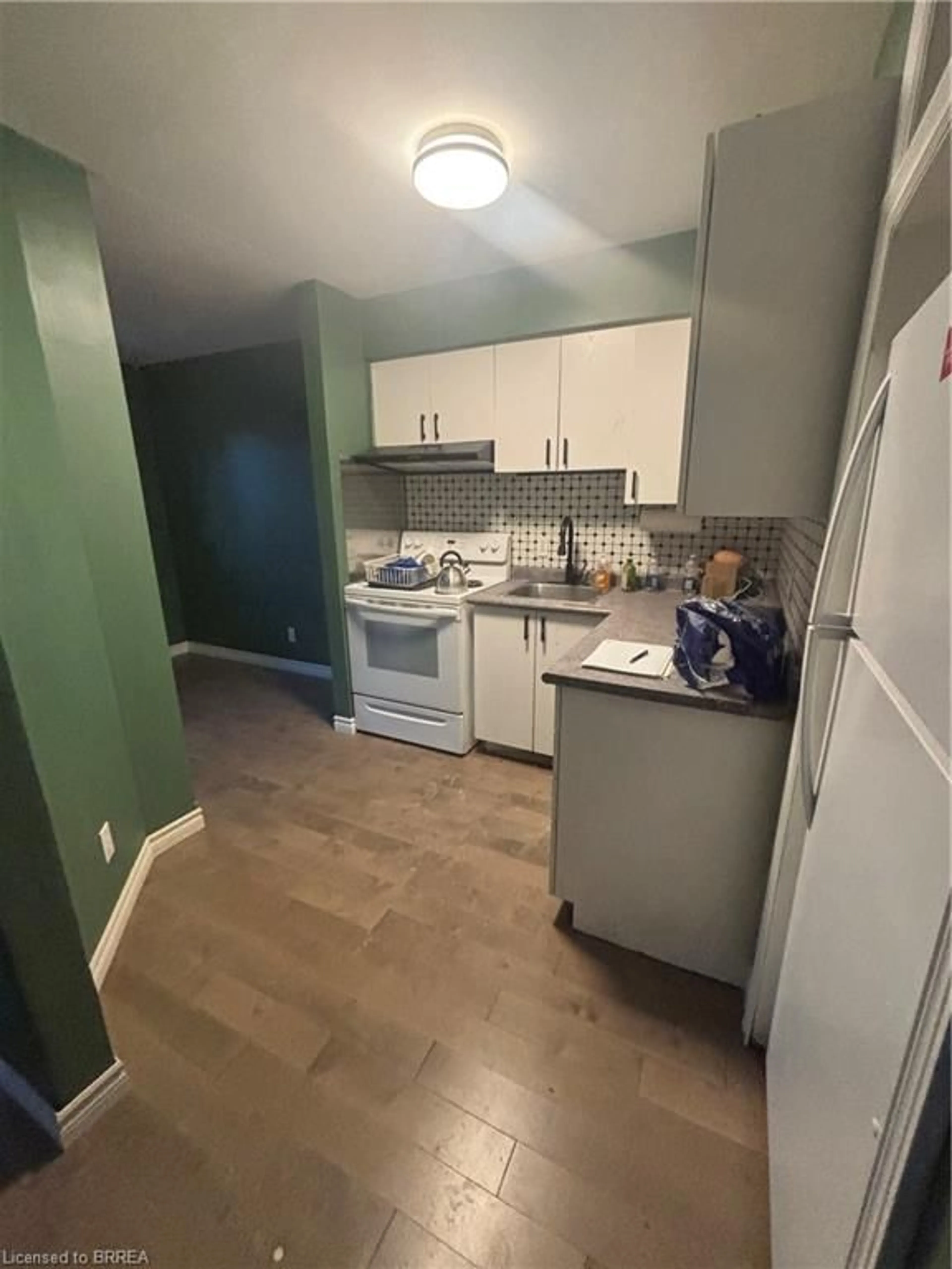 Standard kitchen, unknown for 40 Ivy Cres, Paris Ontario N3L 4A9