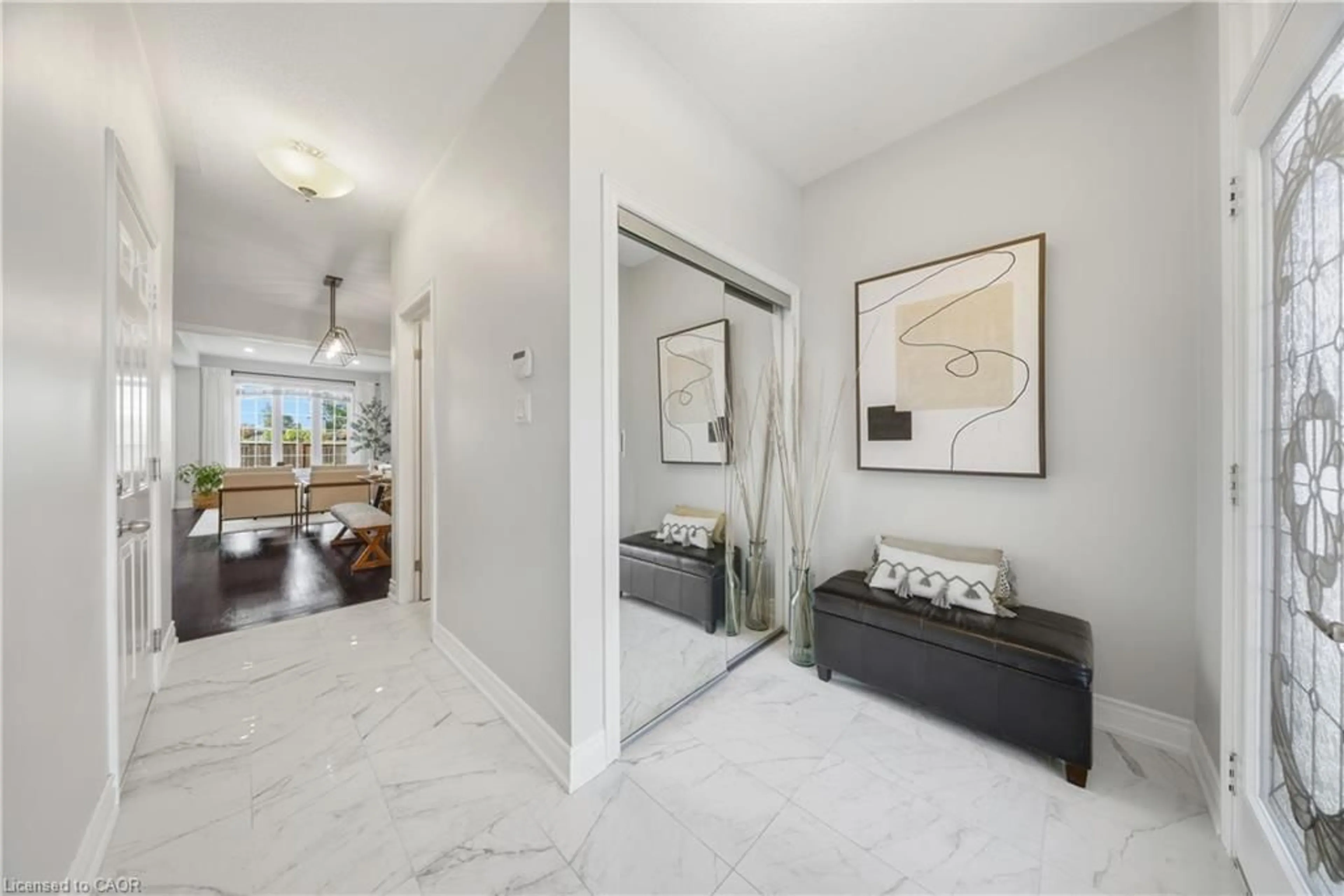 Indoor entryway for 8 Summerberry Way, Hamilton Ontario L9B 0G2