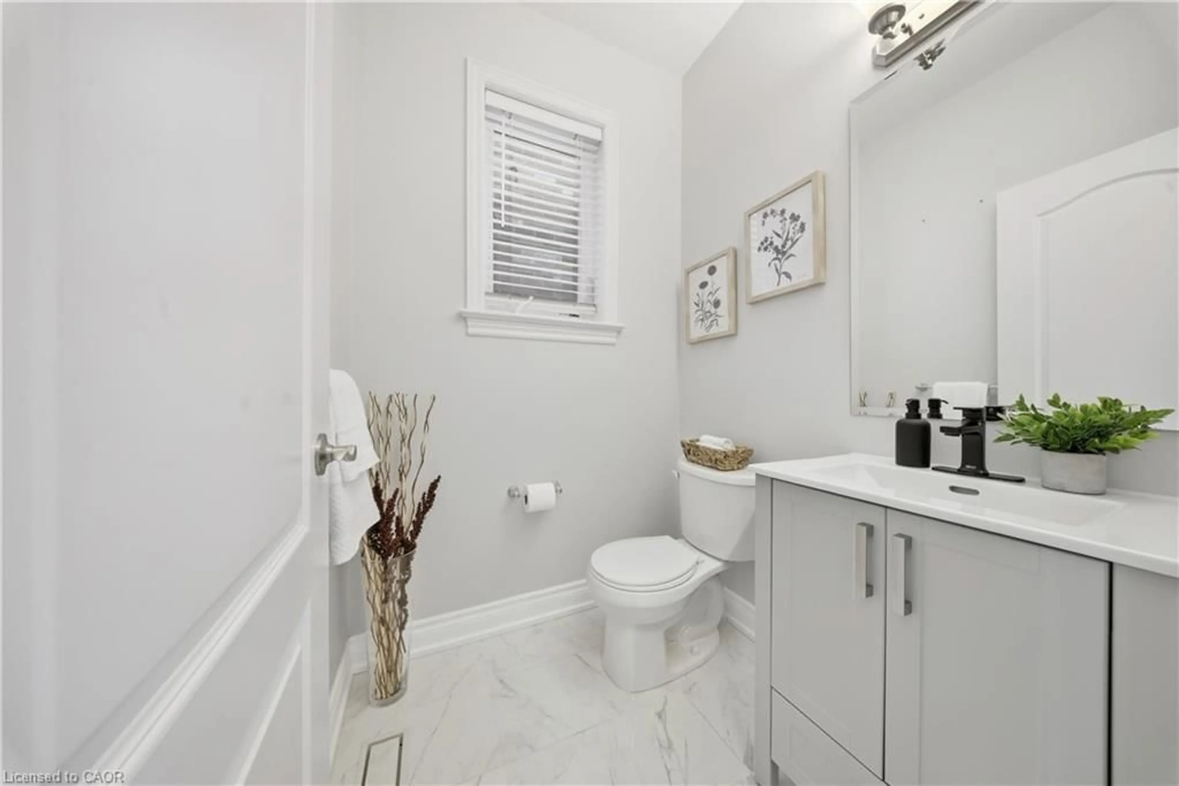 Standard bathroom, ceramic/tile floor for 8 Summerberry Way, Hamilton Ontario L9B 0G2