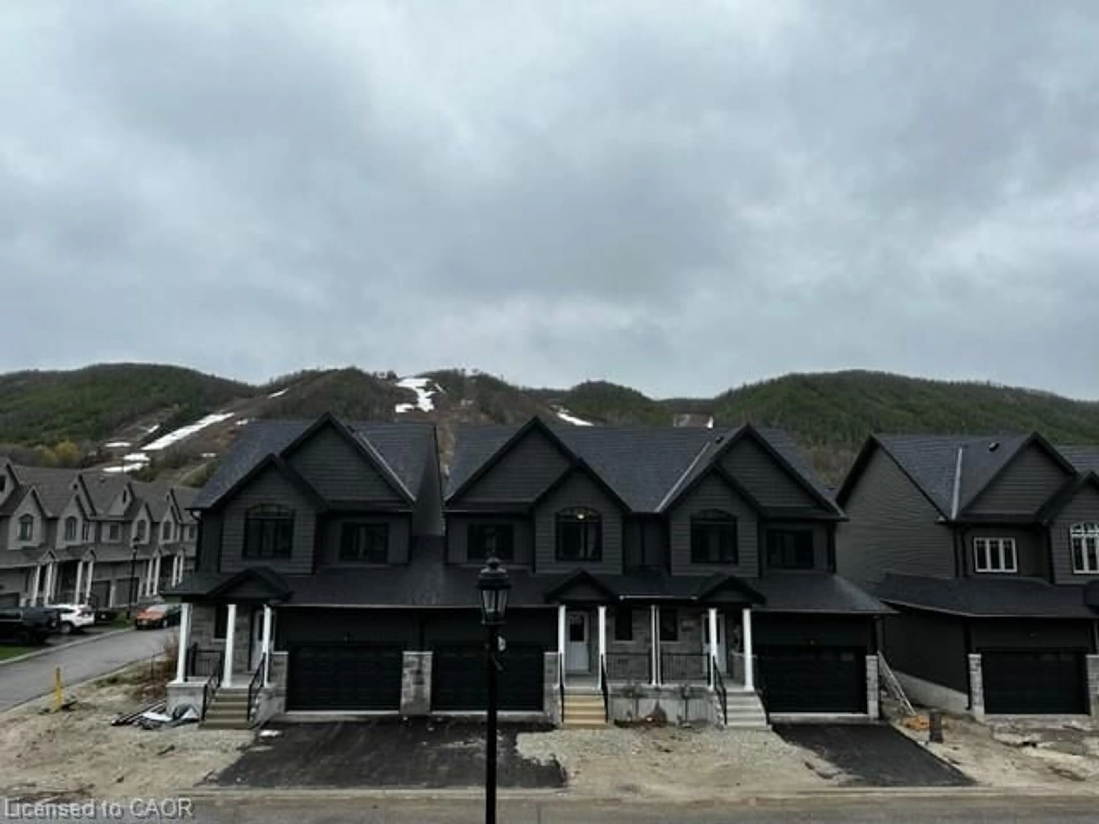 A pic from outside/outdoor area/front of a property/back of a property/a pic from drone, mountain view for 135 Rosie St, The Blue Mountains Ontario N0H 1J0