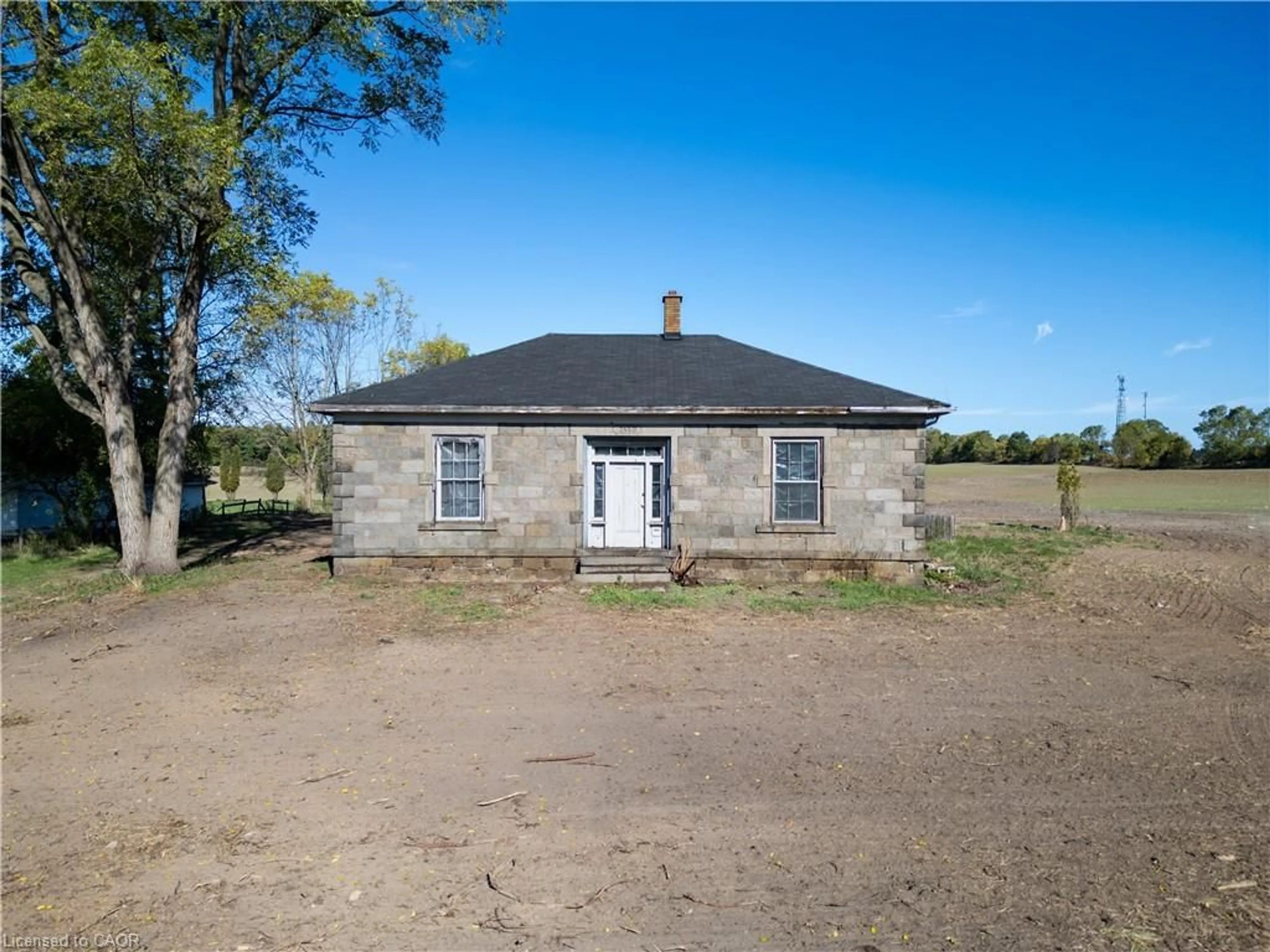 A pic from outside/outdoor area/front of a property/back of a property/a pic from drone, building for 343 Blue Lake Rd, South Dumfries Ontario N0E 1N0