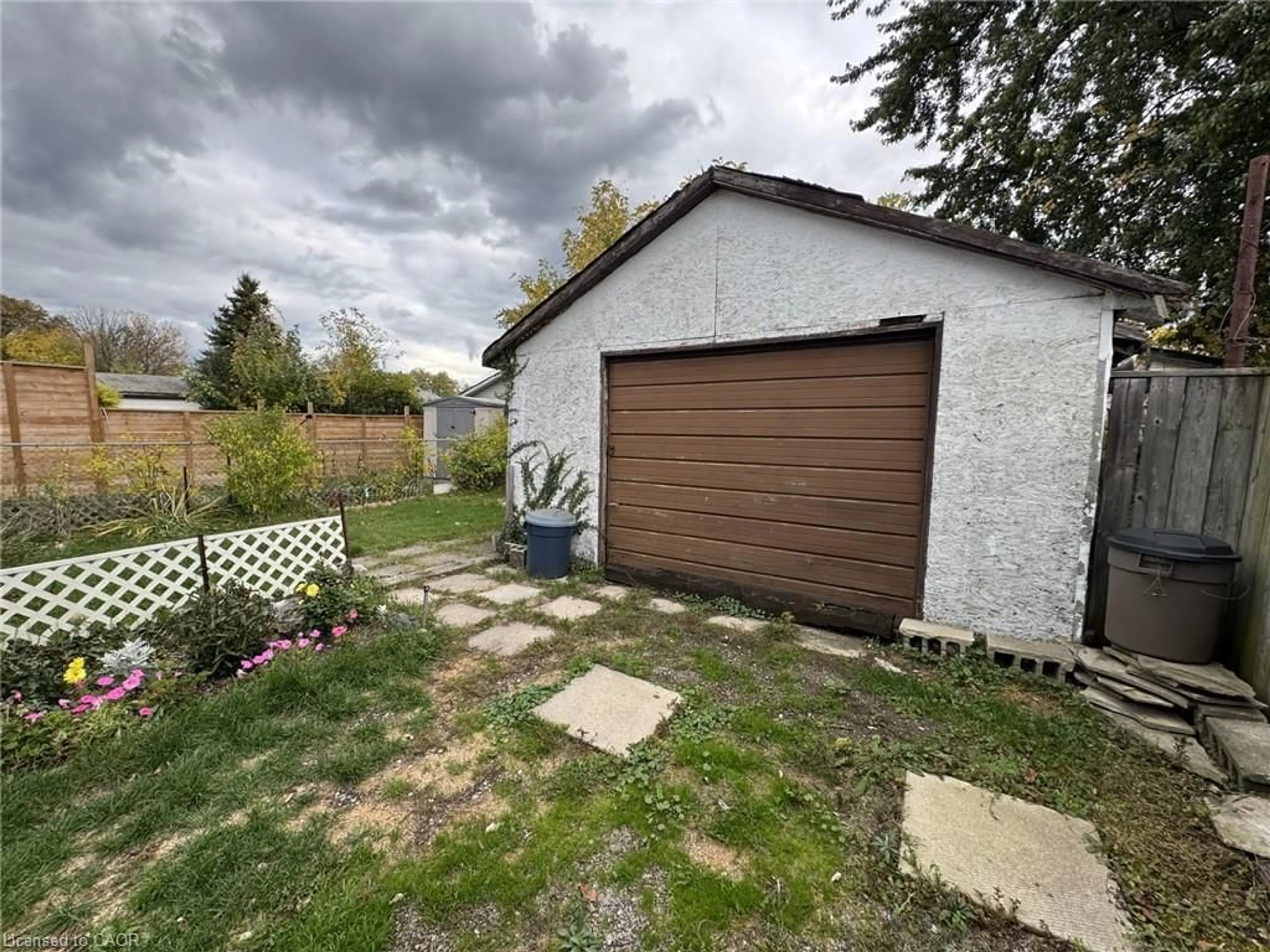 Shed for 544 Quebec St, Hamilton Ontario L8H 6V4