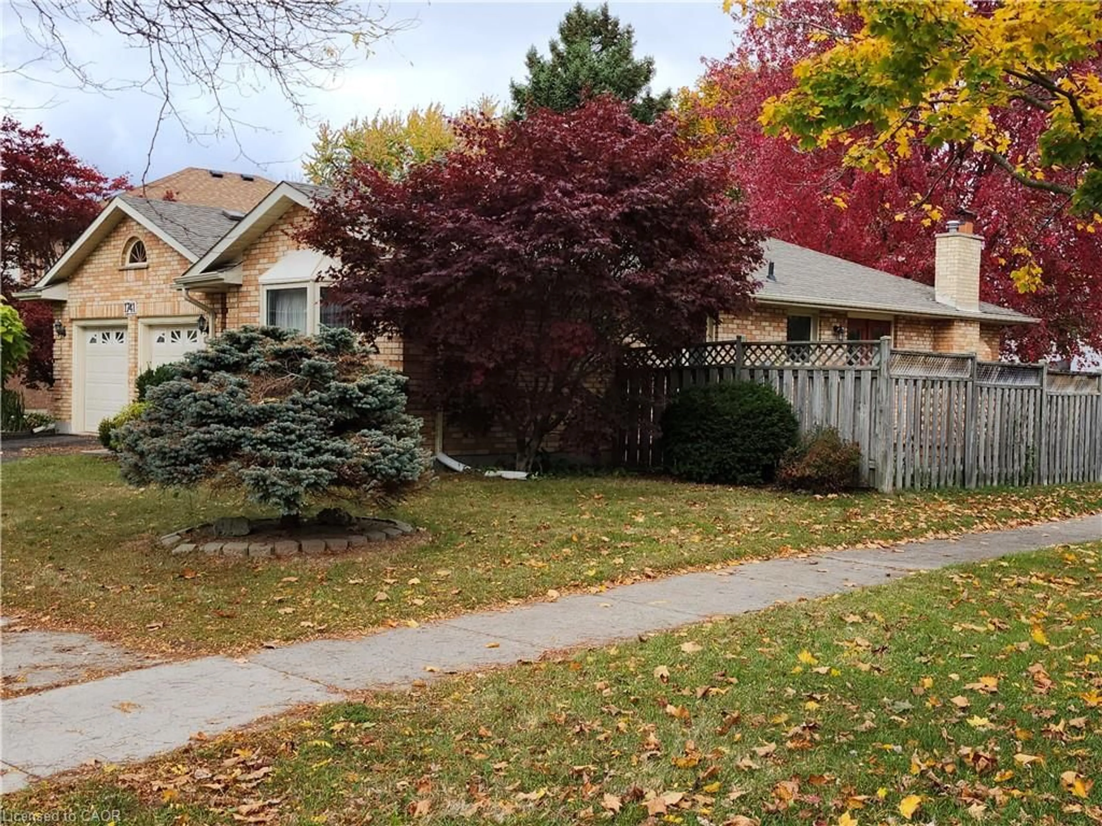 A pic from outside/outdoor area/front of a property/back of a property/a pic from drone, street for 1741 Phillbrook Cres, London Ontario N5X 3H5