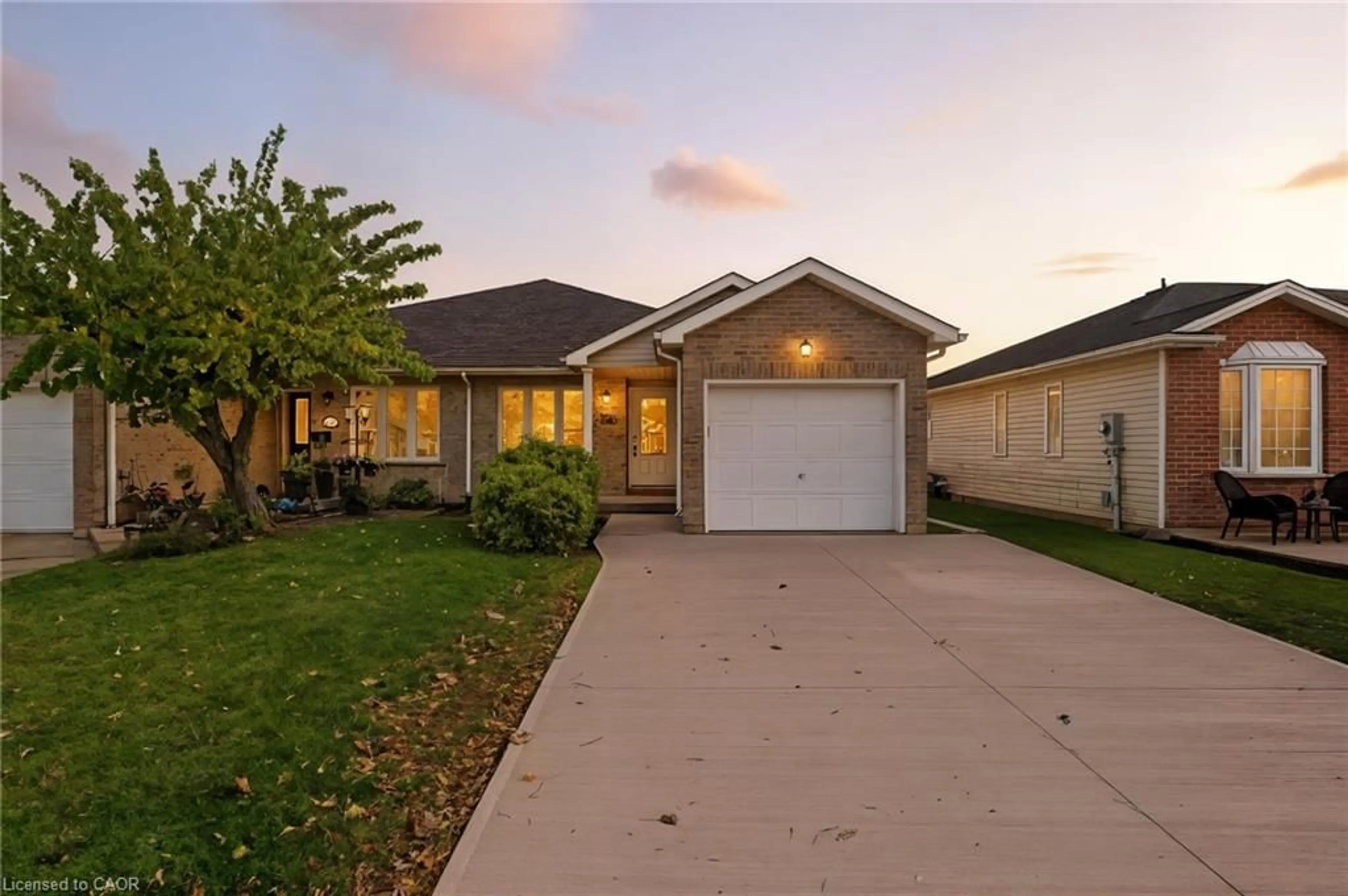 Home with brick exterior material, street for 240 Oakcrest Ave, Welland Ontario L3C 7K3