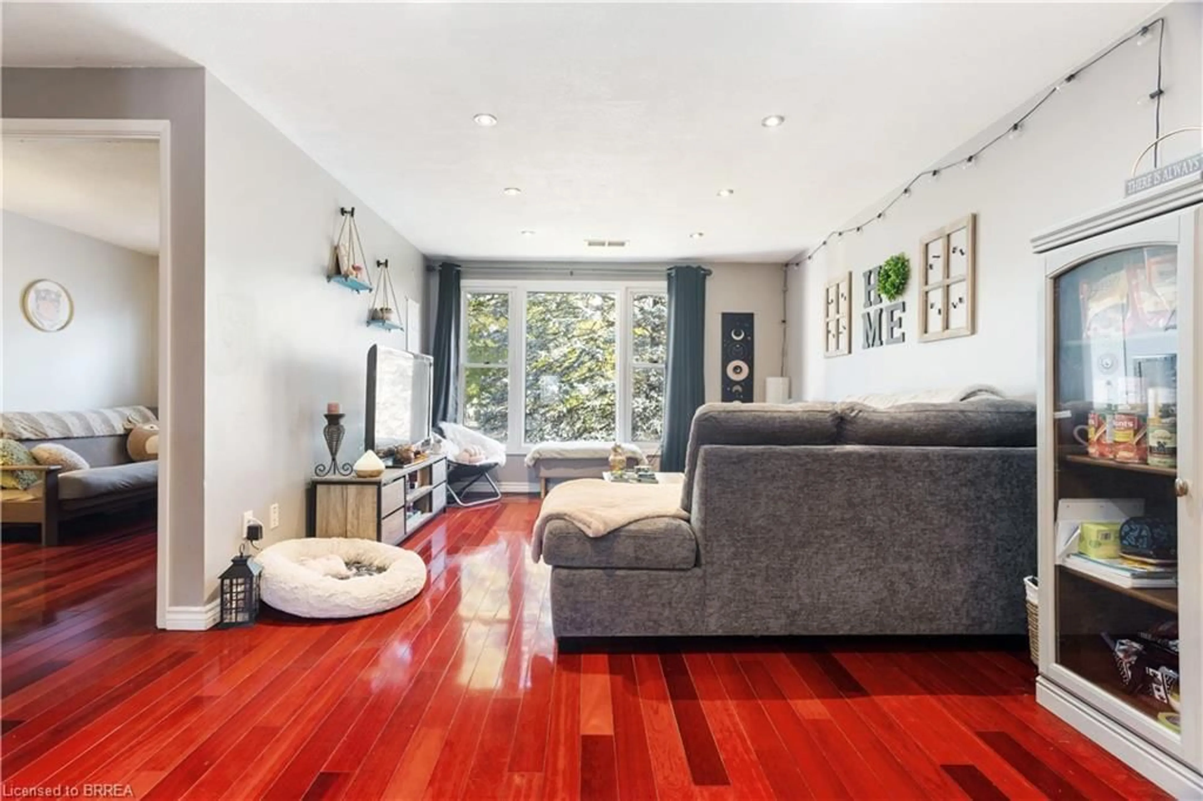 Living room with furniture, unknown for 65 Glamis St #17, Cambridge Ontario N1R 6W4