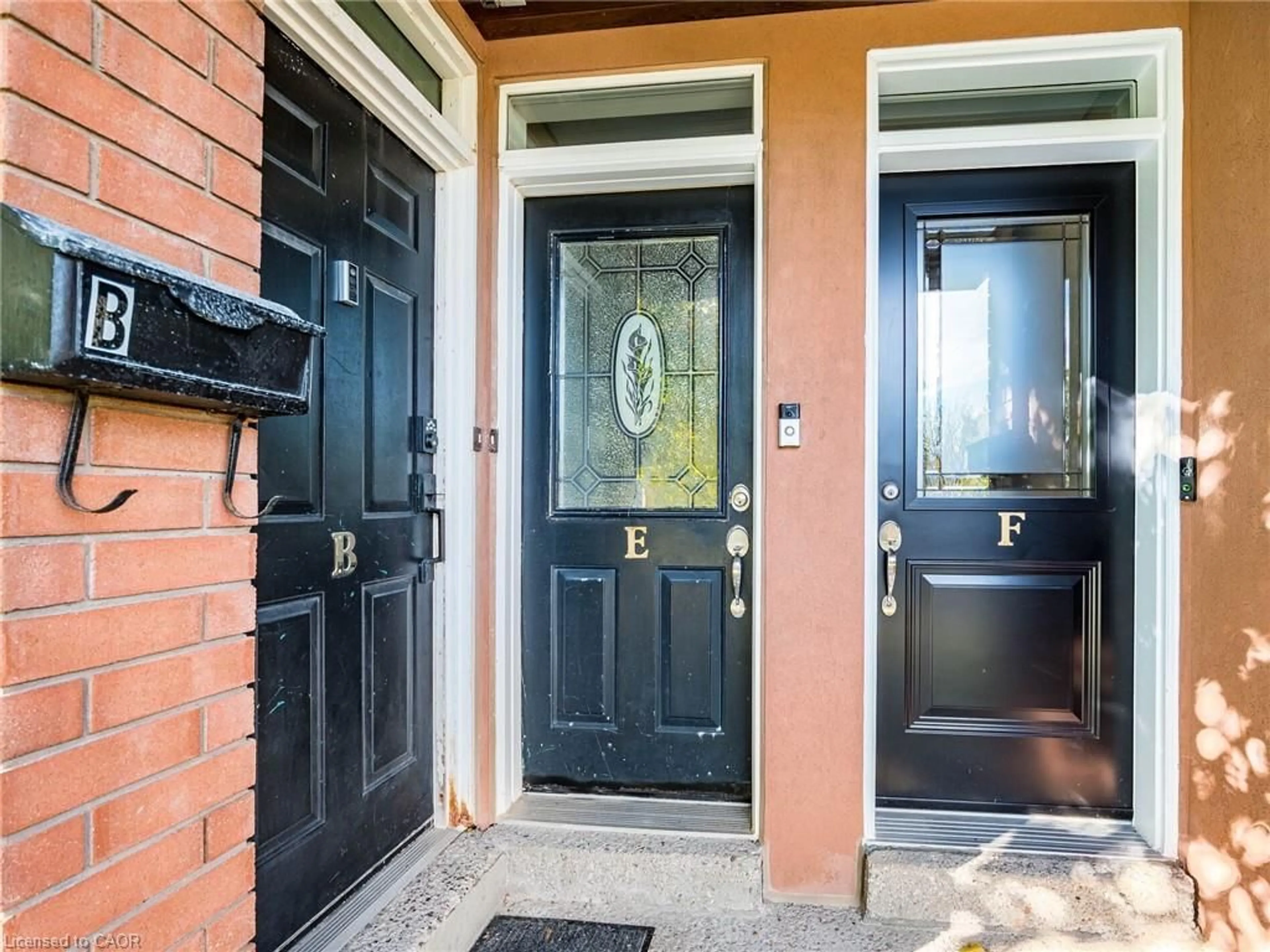 Indoor entryway for 2386 Munn's Ave #E, Oakville Ontario L6H 6G9