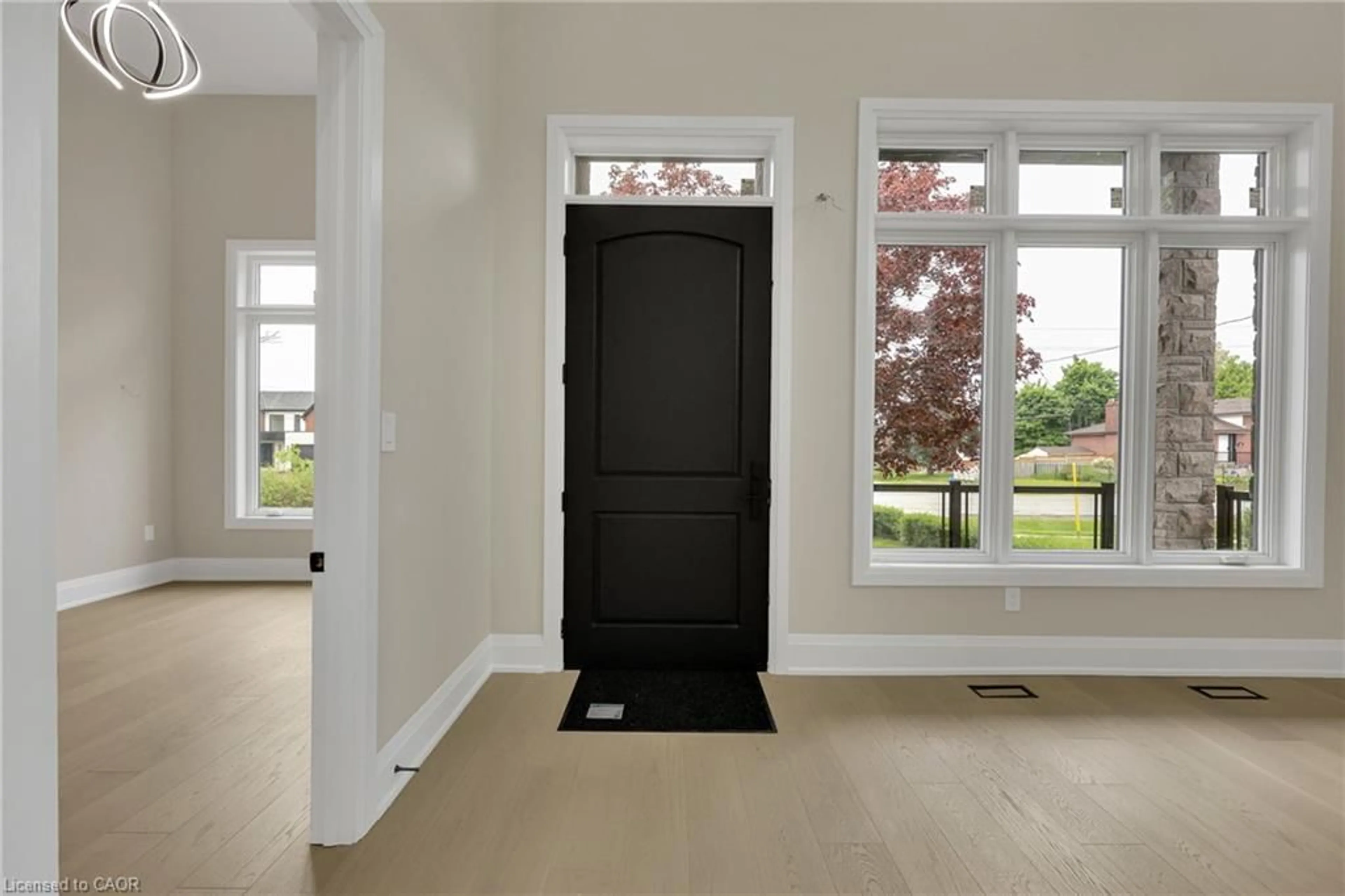 Indoor entryway for 2091 Bridge Rd, Oakville Ontario L6L 2E8