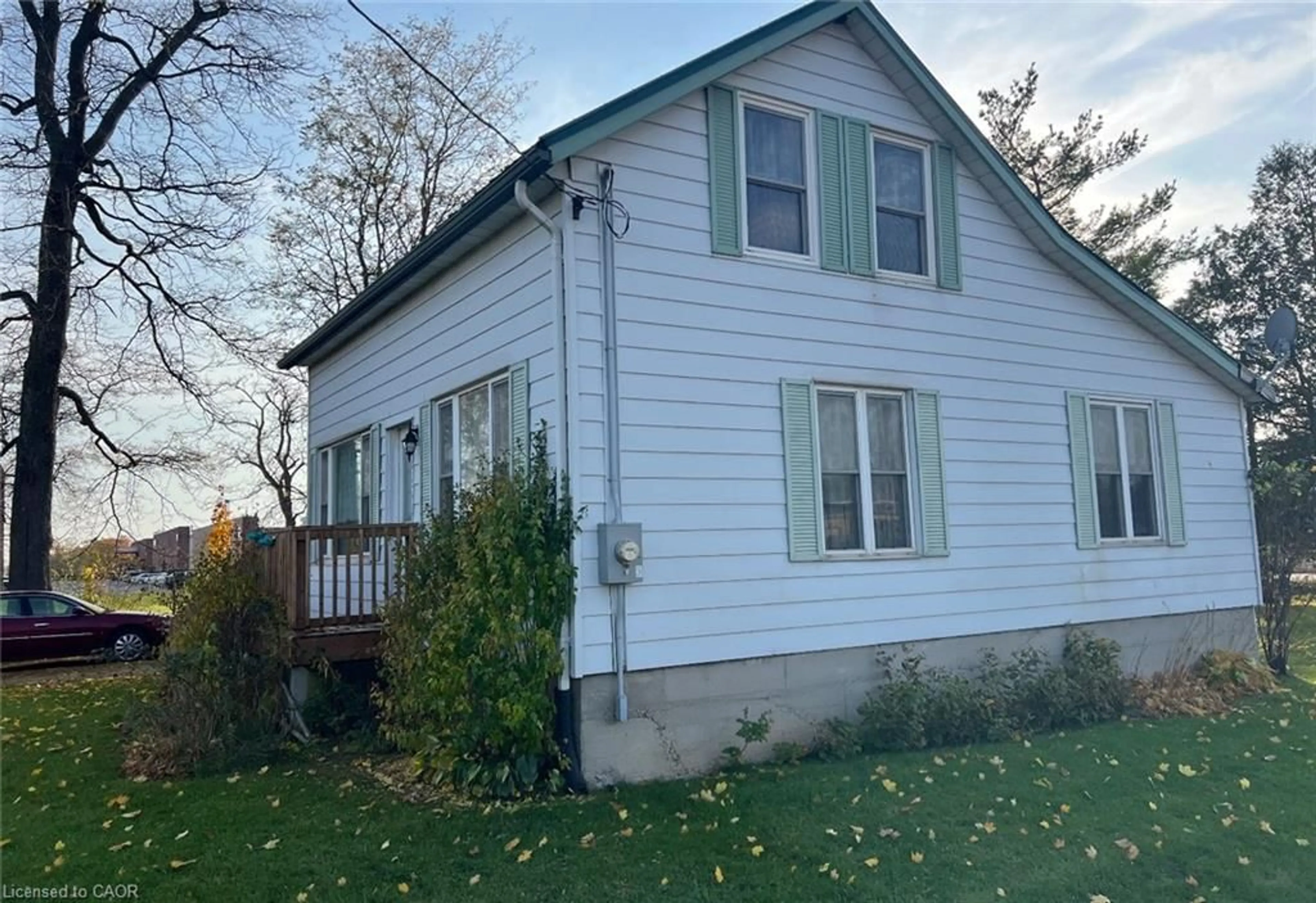 Home with vinyl exterior material, street for 10489 Imperial Rd, Aylmer Ontario N5H 2R3