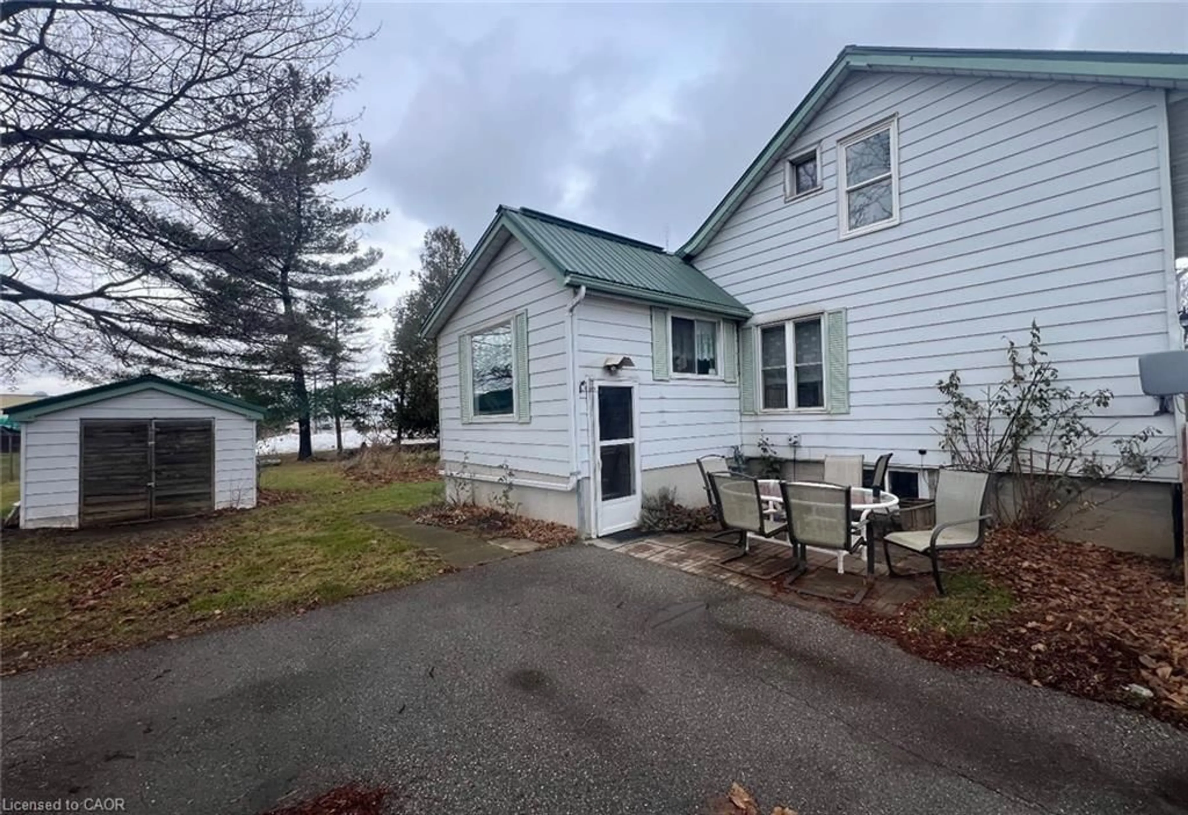 A pic from outside/outdoor area/front of a property/back of a property/a pic from drone, unknown for 10489 Imperial Rd, Aylmer Ontario N5H 2R3