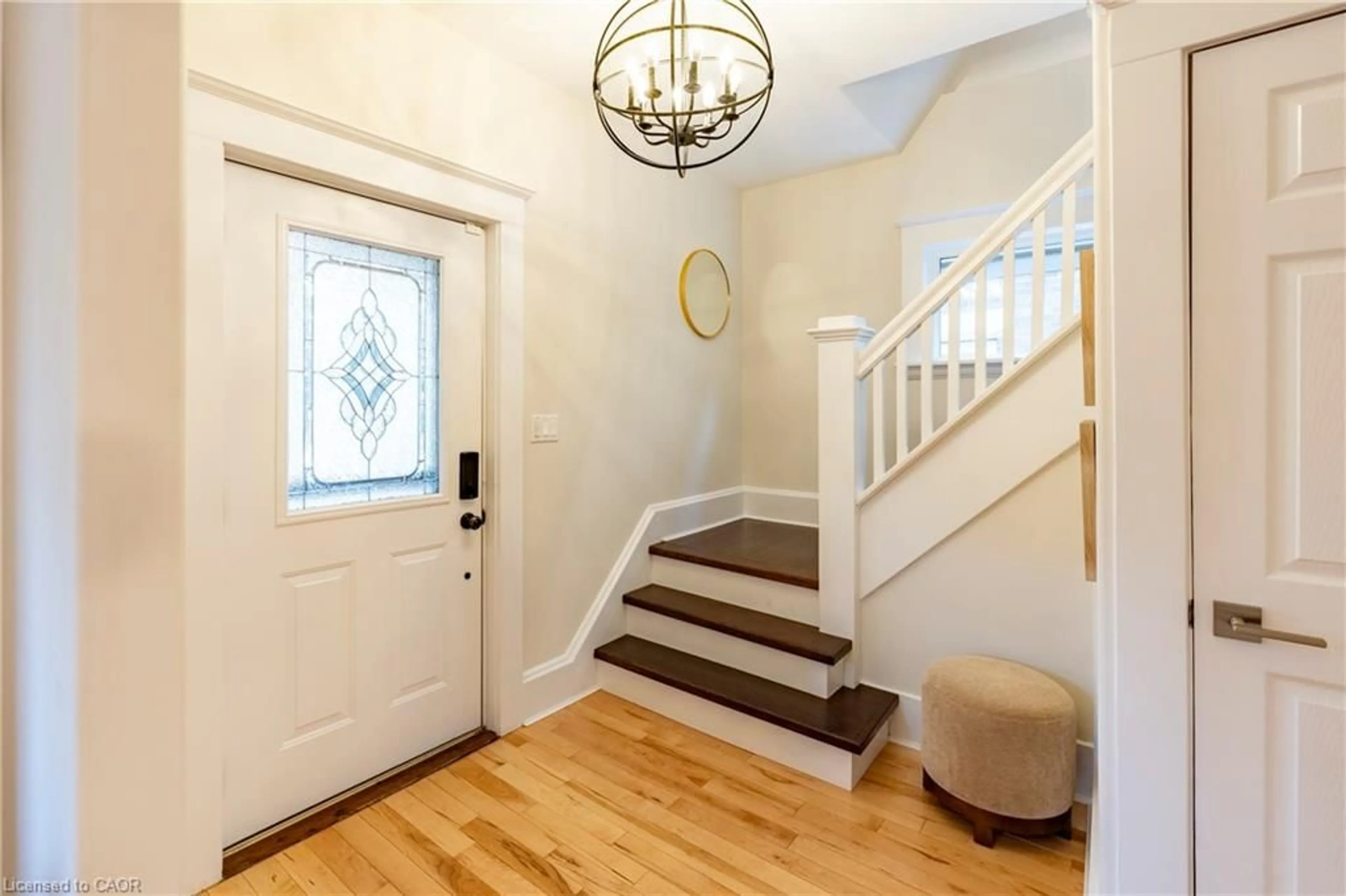 Indoor entryway for 55 Simeon St, Kitchener Ontario N2H 1S2