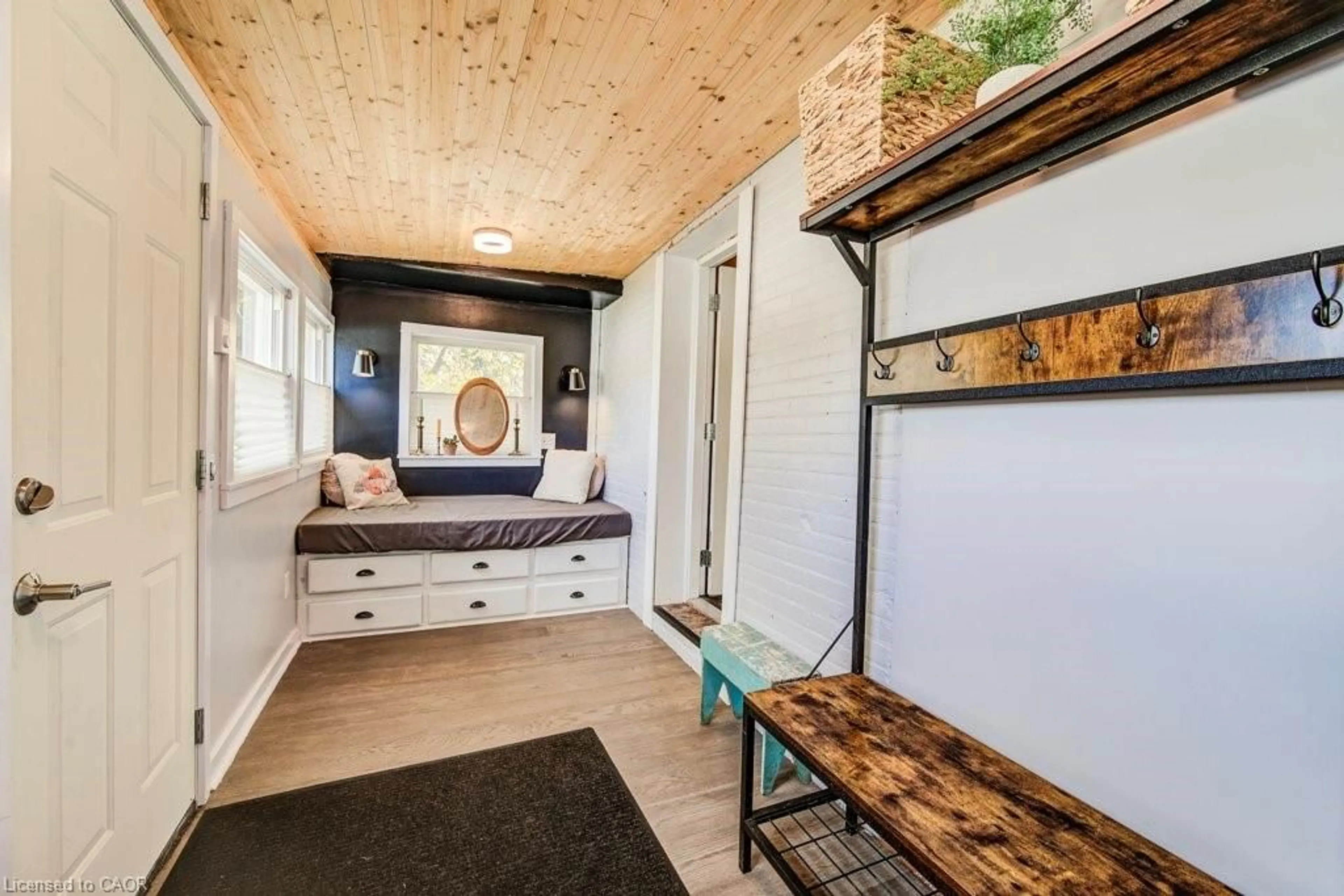 Indoor entryway for 53 Maddison St, Monkton Ontario N0K 1P0