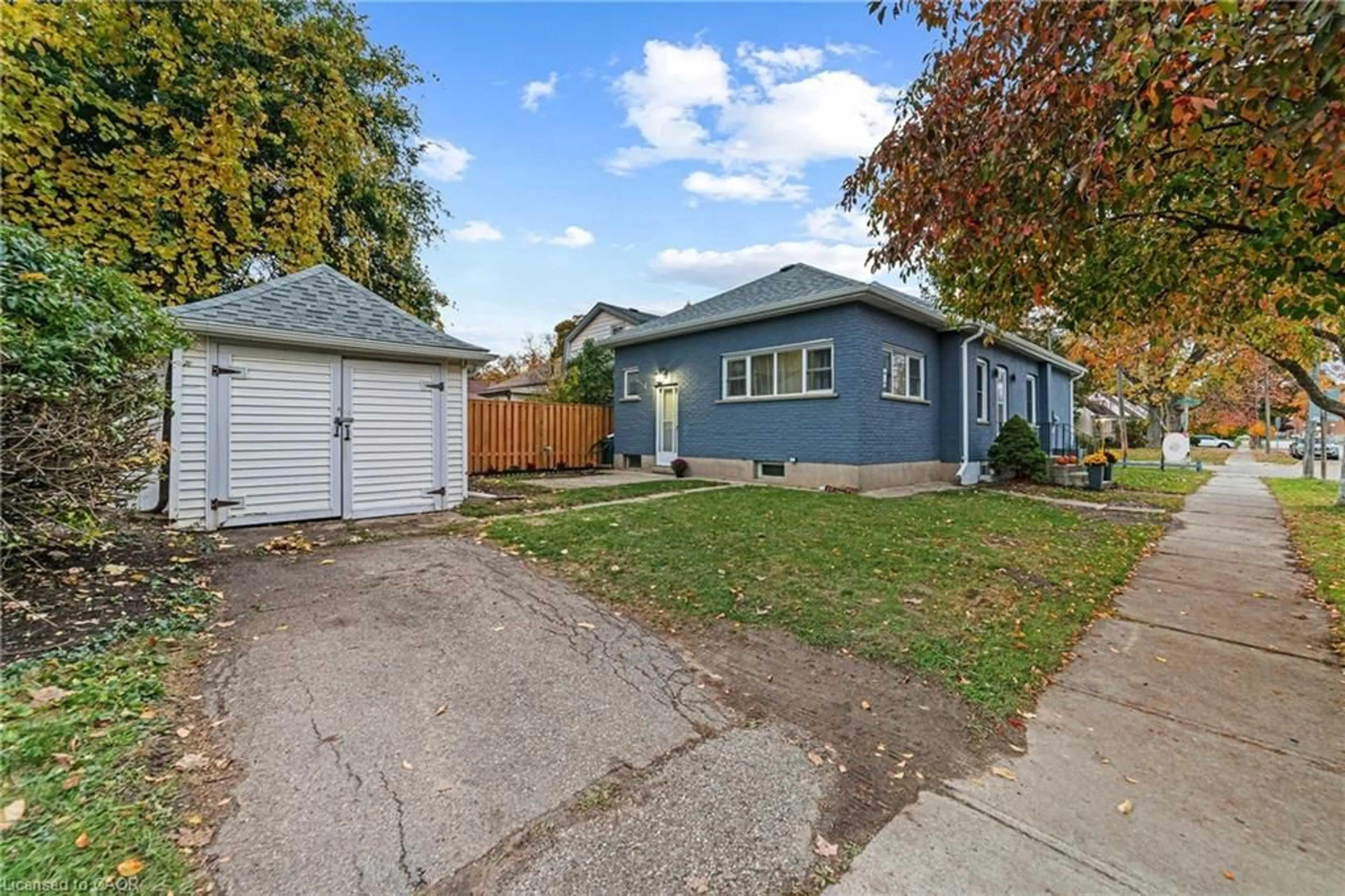 A pic from outside/outdoor area/front of a property/back of a property/a pic from drone, street for 175 Campbell St, Brantford Ontario N3S 5B4