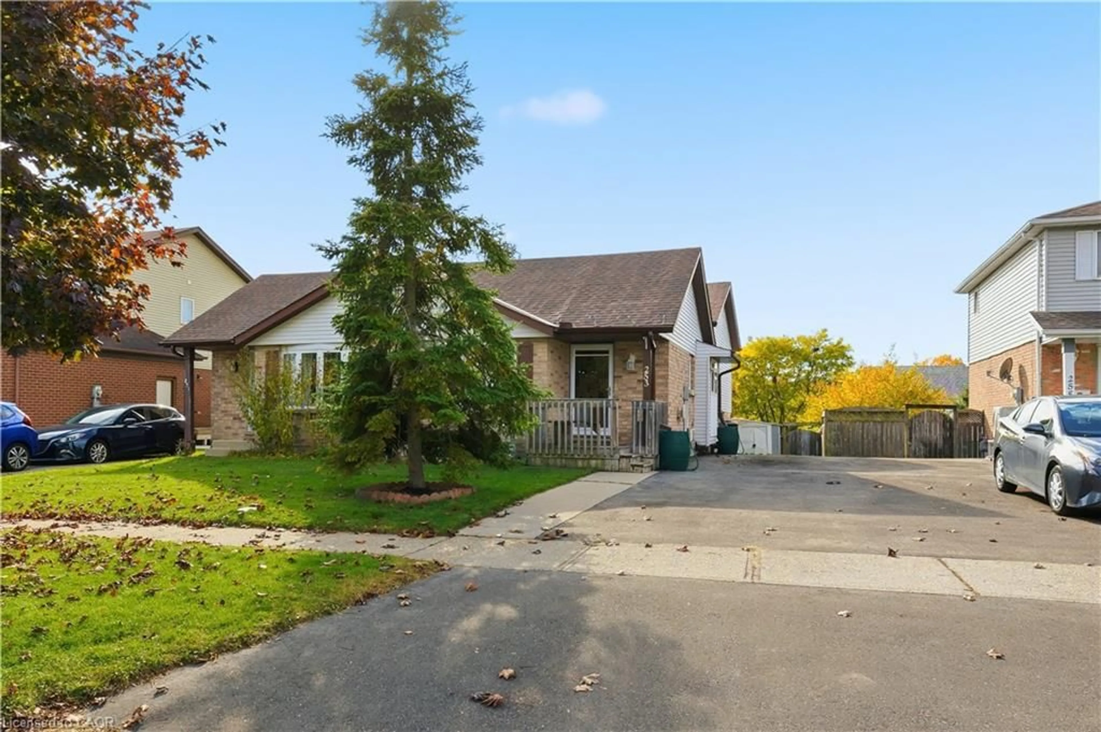 A pic from outside/outdoor area/front of a property/back of a property/a pic from drone, street for 253 Benesfort Cres, Kitchener Ontario N2N 3B5