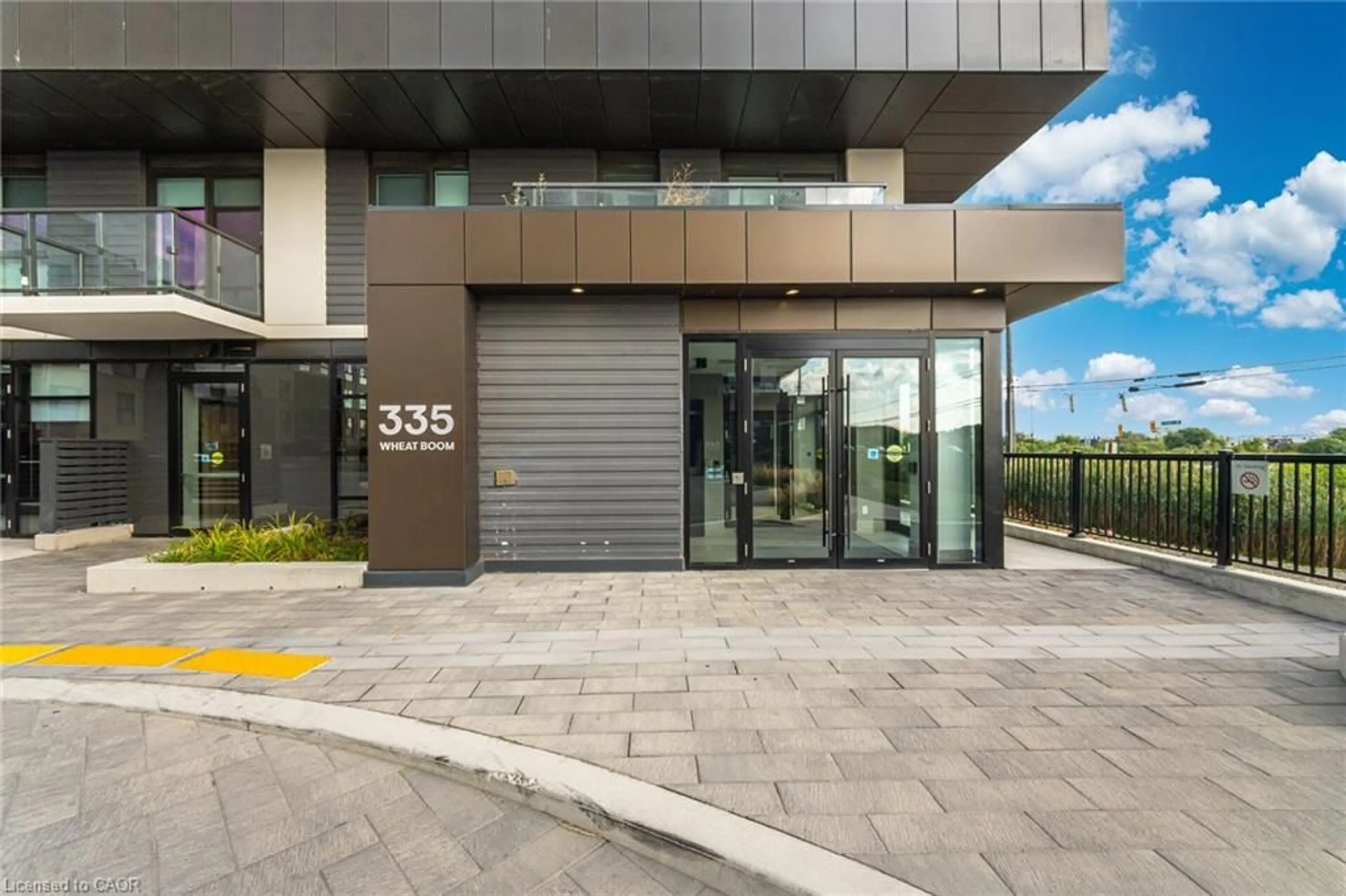 Indoor foyer for 335 Wheat Boom Dr #906, Oakville Ontario L6G 7Y1