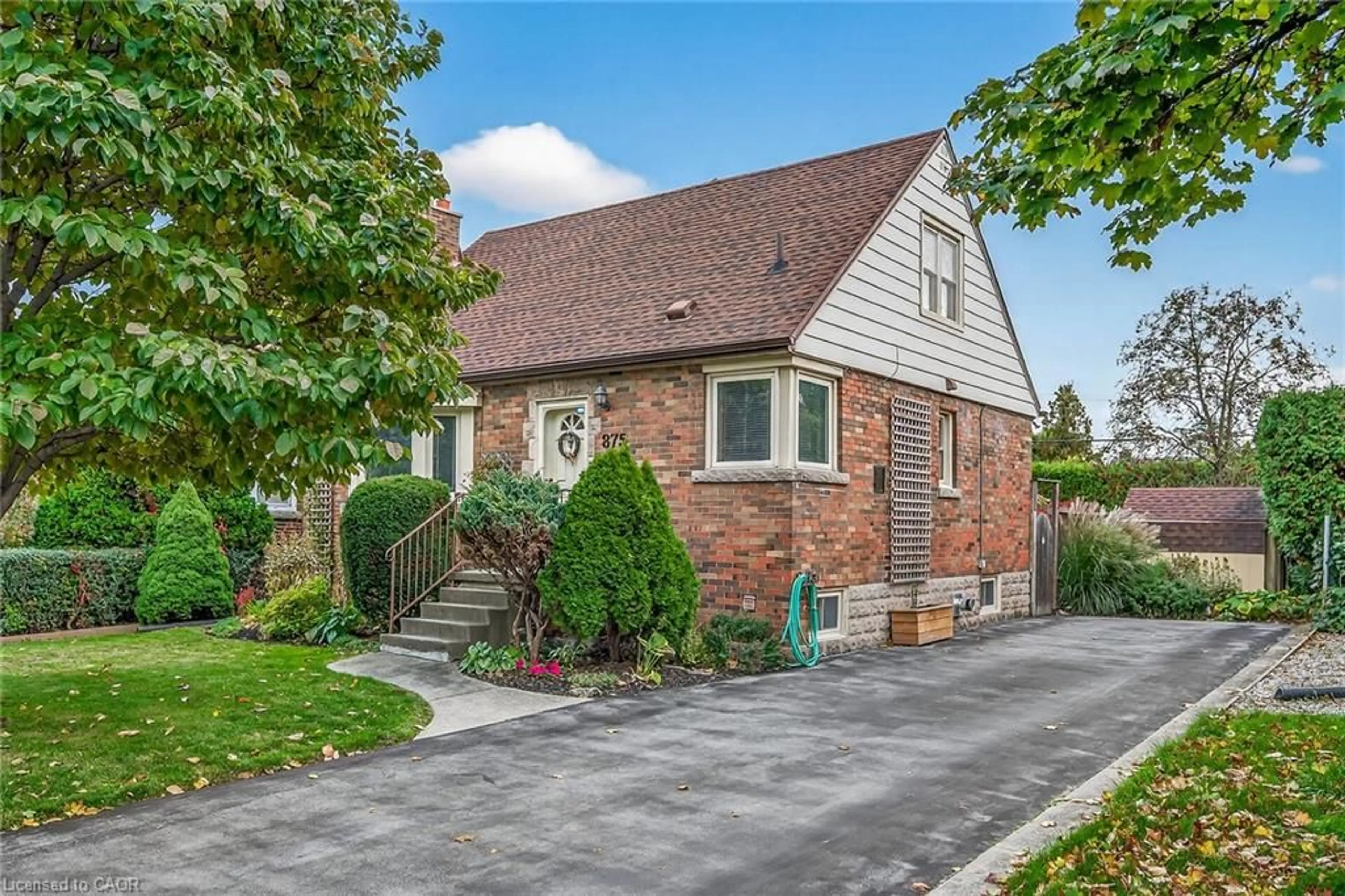 Home with brick exterior material, street for 875 Garth St, Hamilton Ontario L9C 4L1