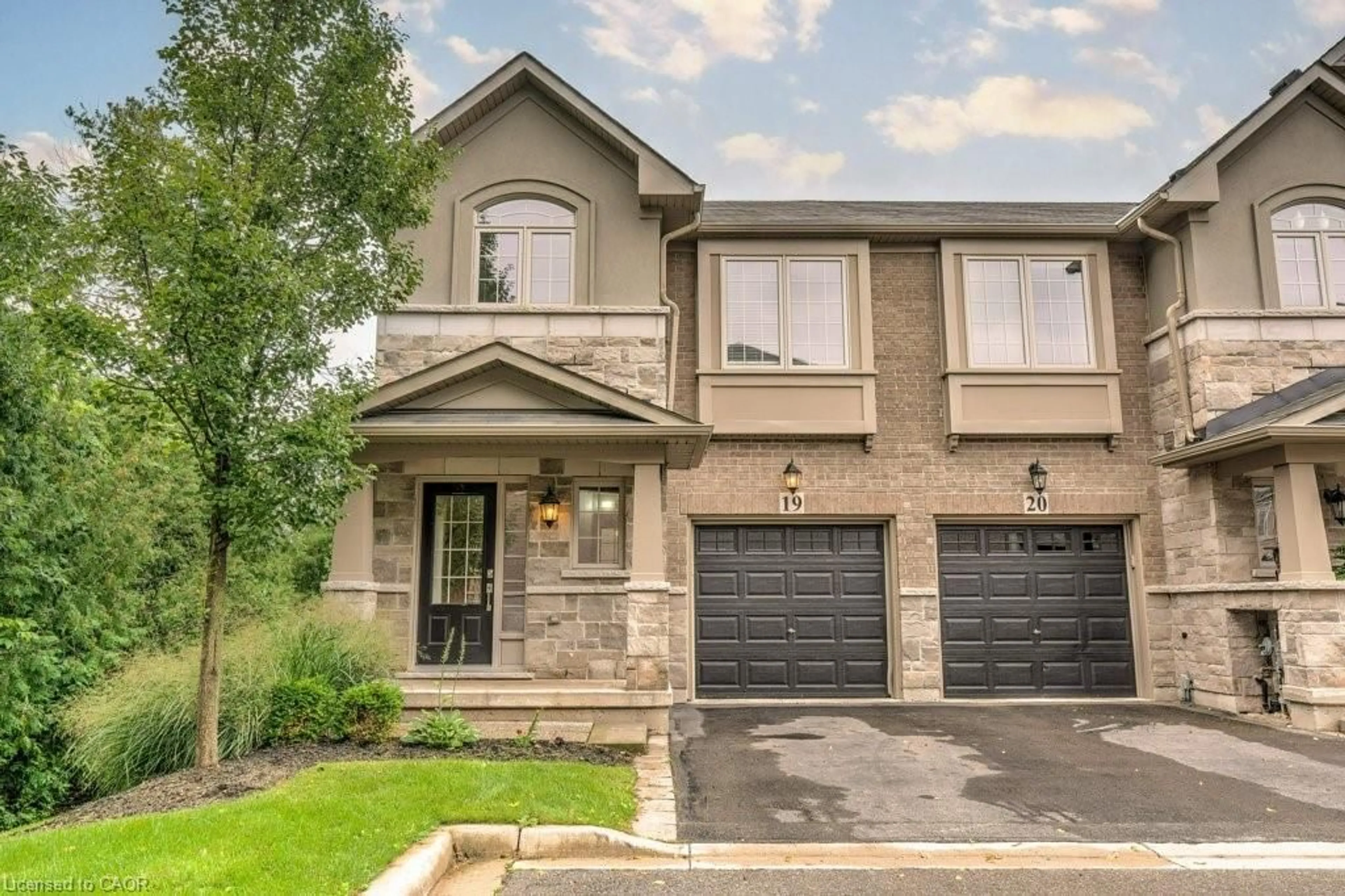 Home with brick exterior material, street for 2086 Ghent Ave #19, Burlington Ontario L7R 1Y3