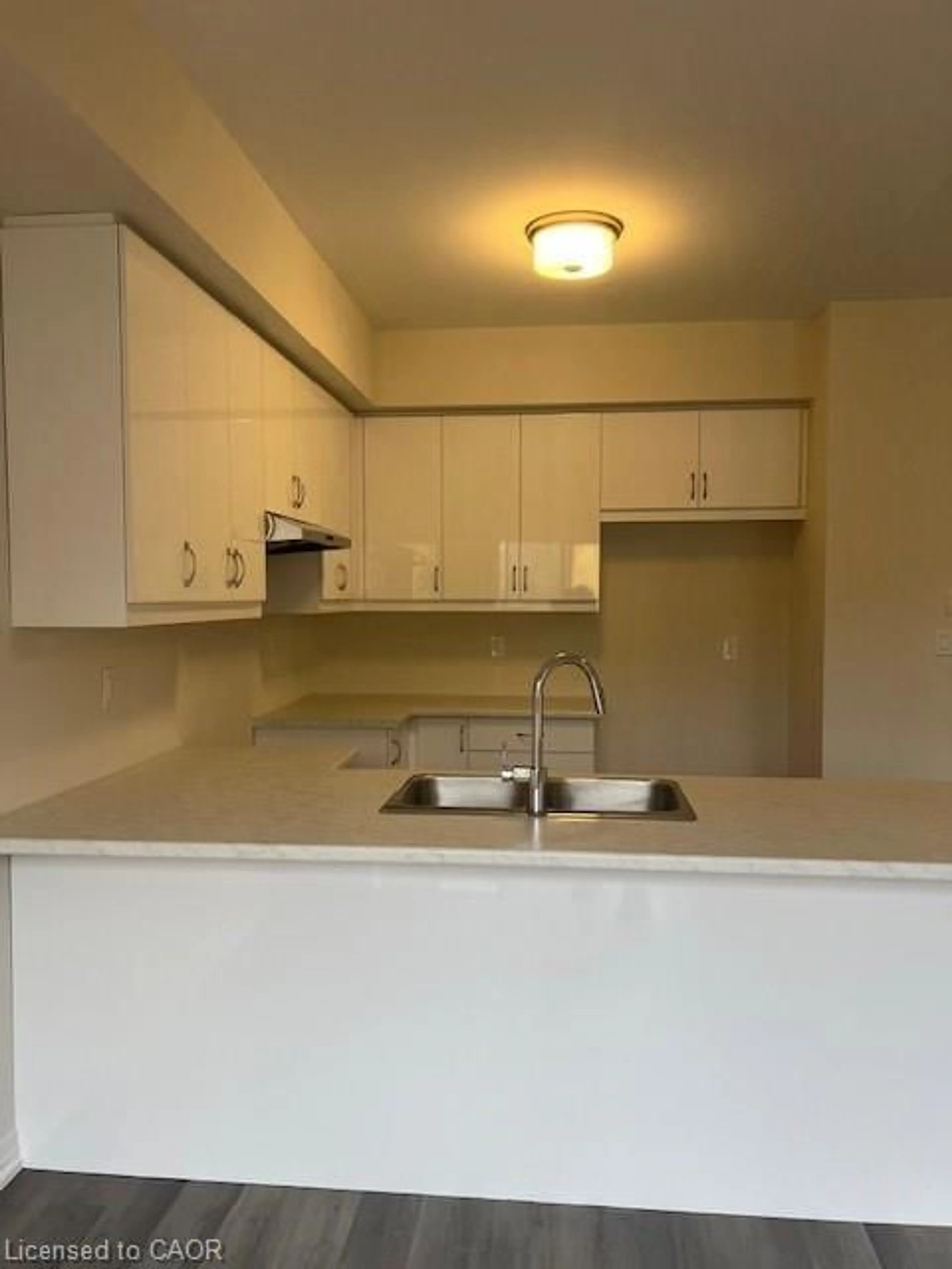 Standard kitchen, unknown for 660 Colborne St #26, Brantford Ontario N3T 0L8