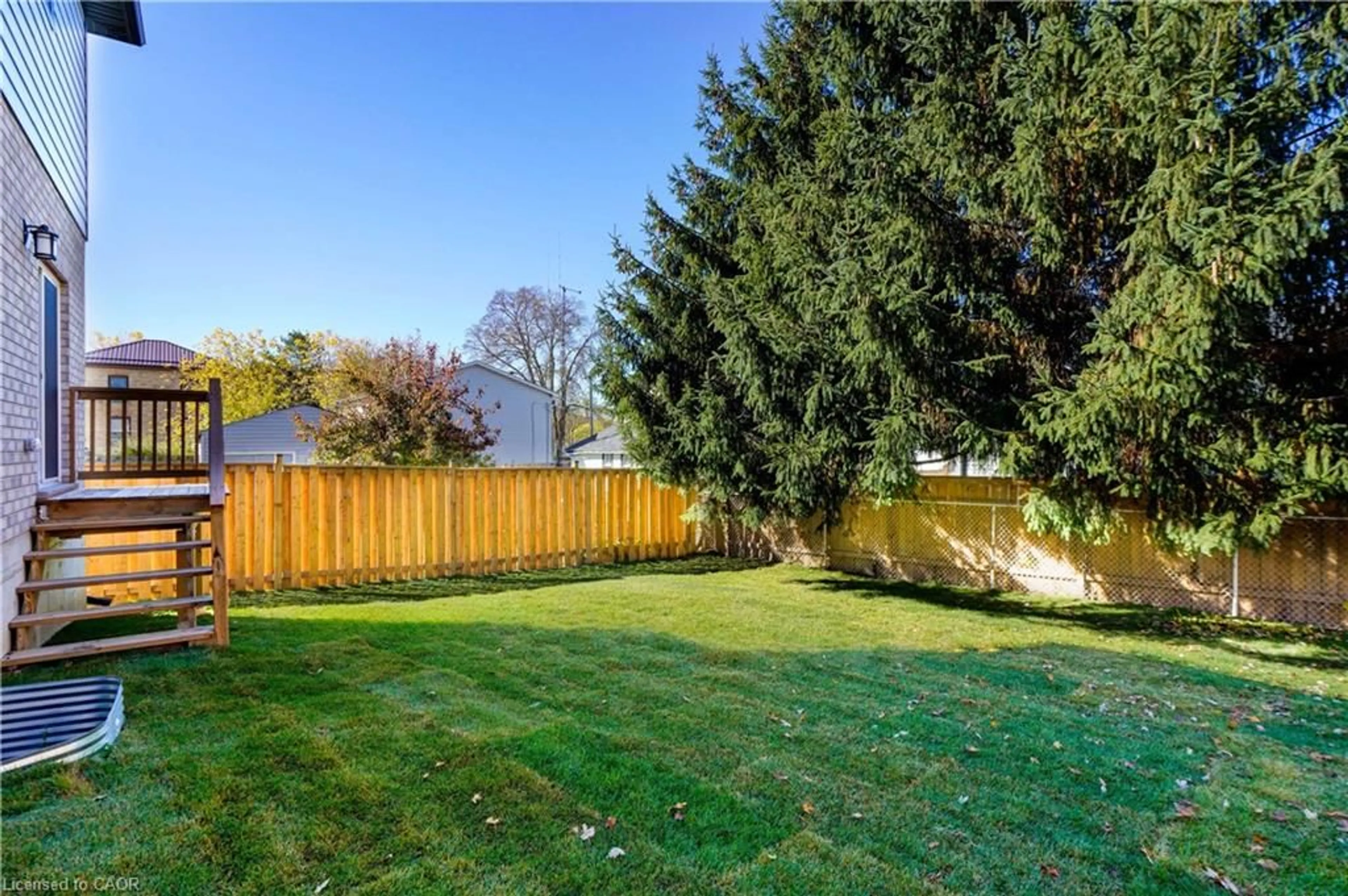 Patio, forest/trees view for 256 King St, Ingersoll Ontario N5C 2K7