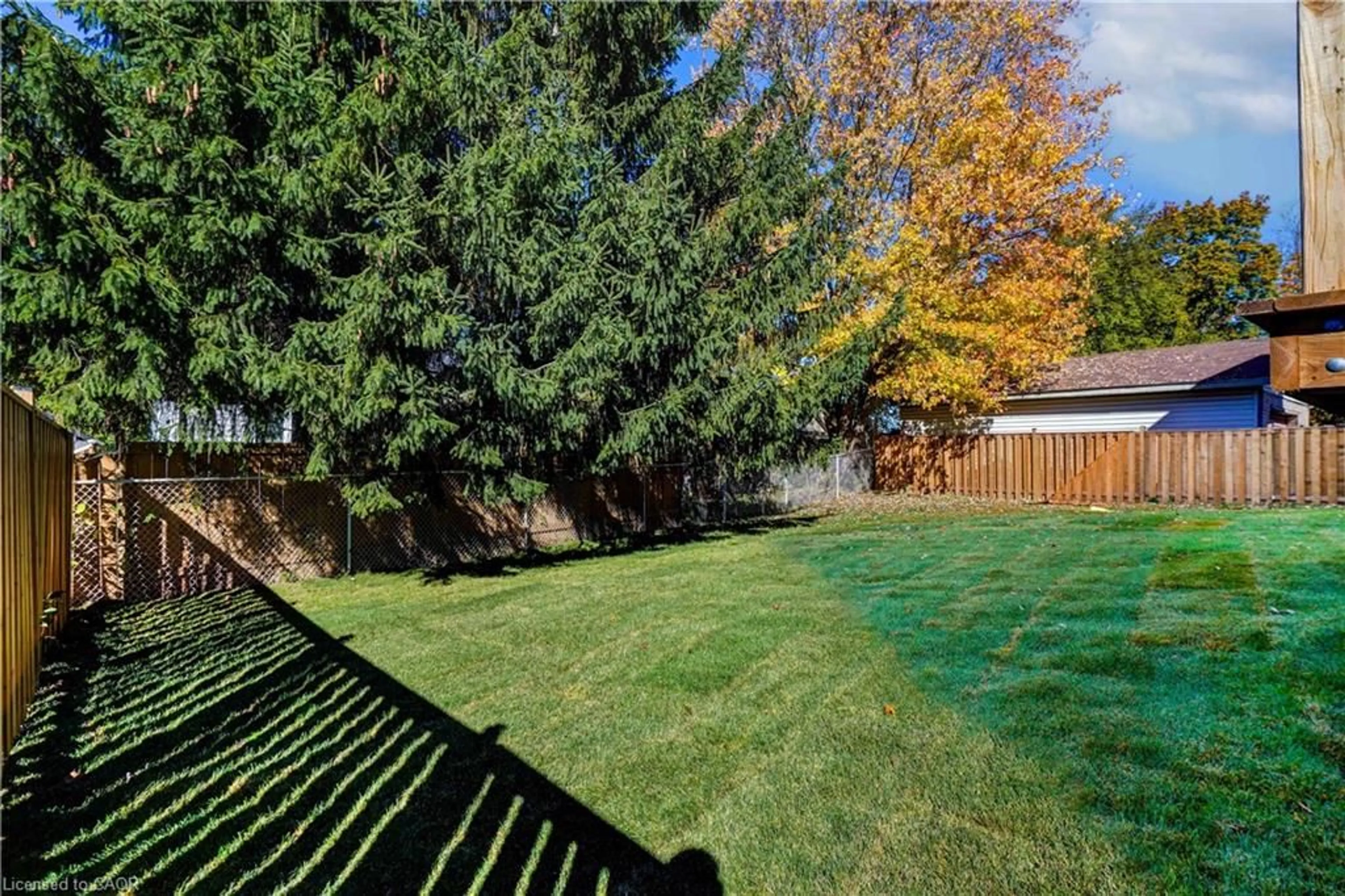 Patio, forest/trees view for 256 King St, Ingersoll Ontario N5C 2K7