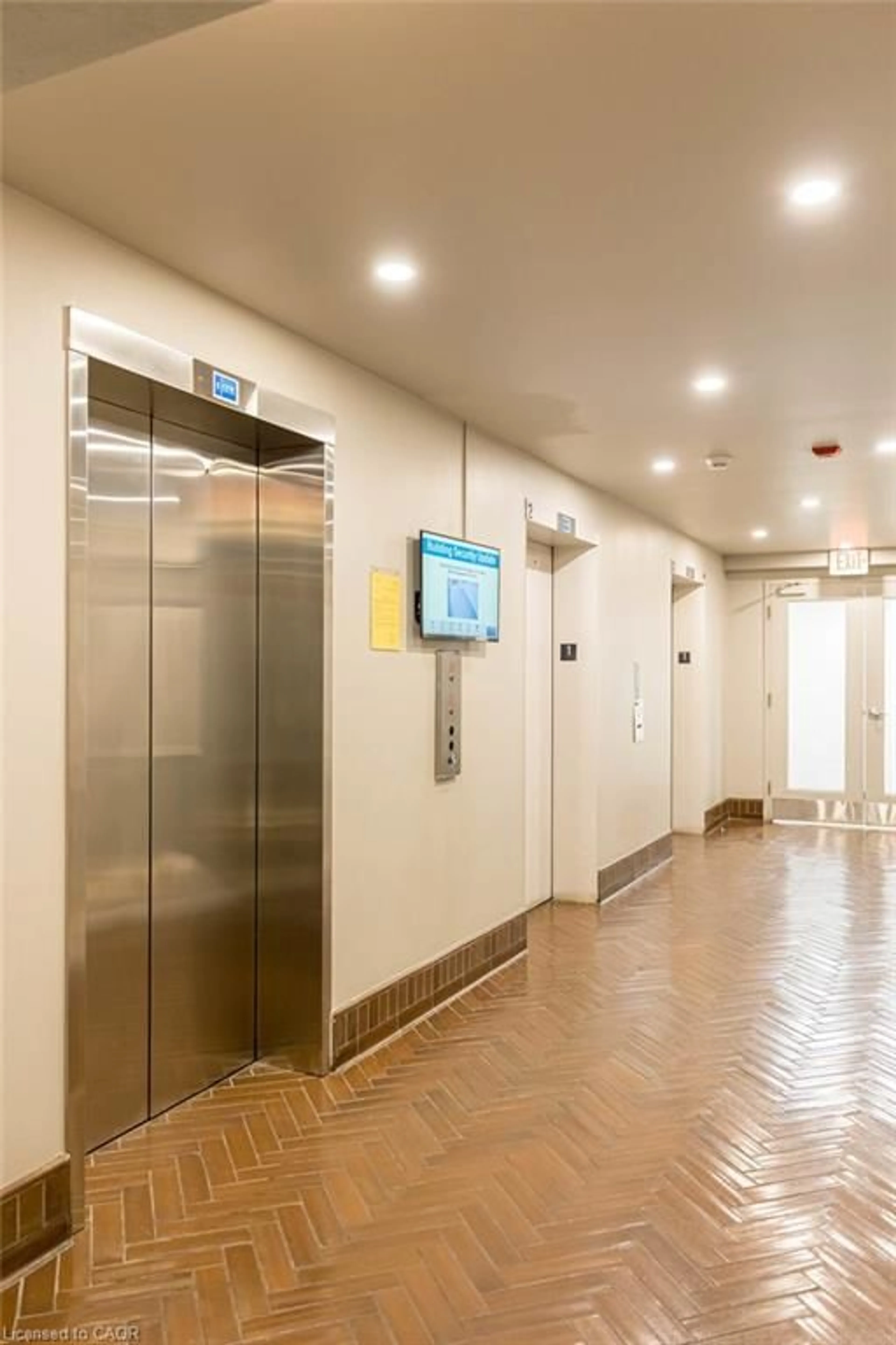 Indoor foyer for 66 Bay St #613, Hamilton Ontario L8P 4Z6