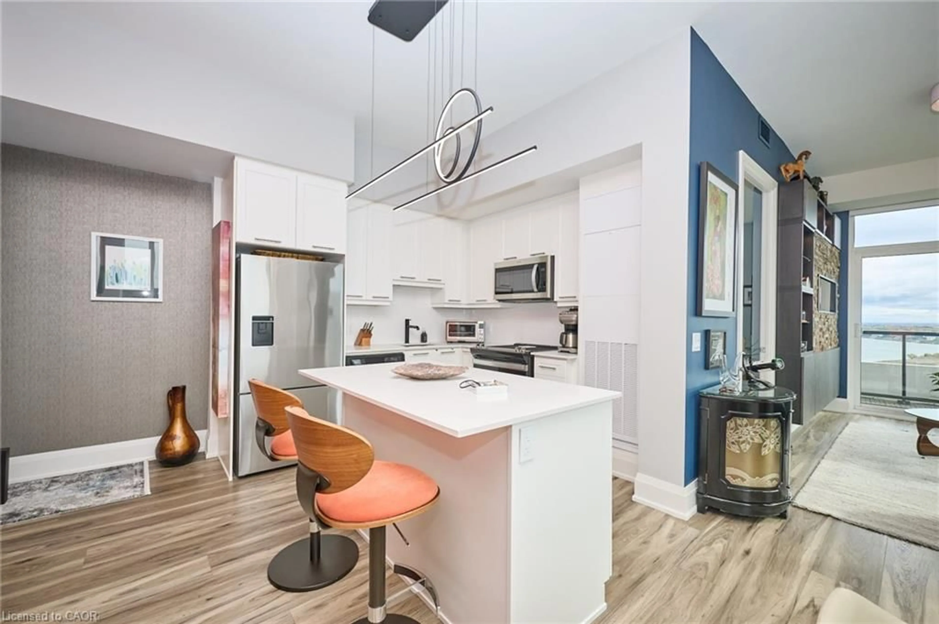 Open concept kitchen, ceramic/tile floor for 385 Winston Rd #1807, Grimsby Ontario L3M 4E8