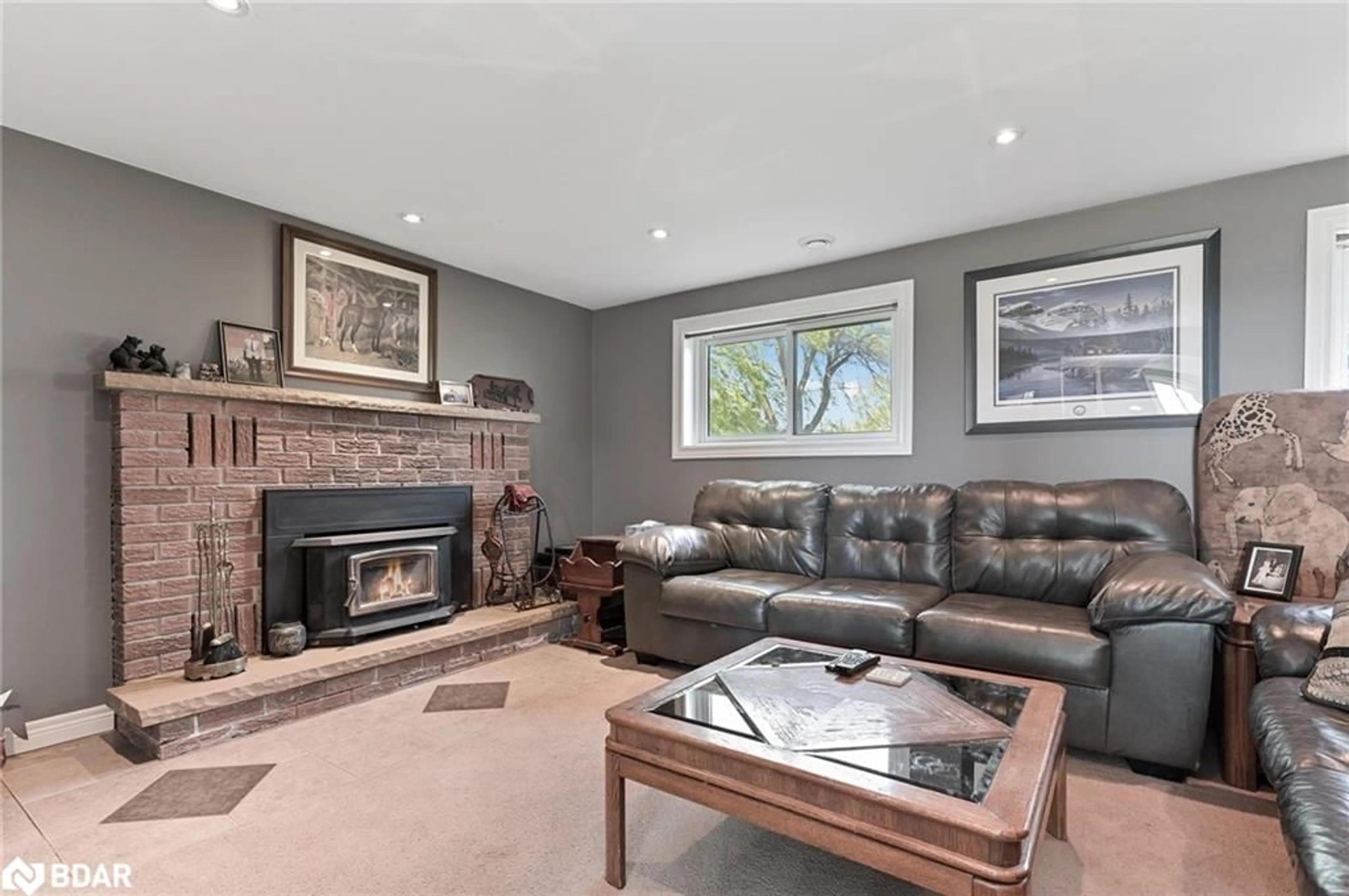 Living room with furniture, unknown for 40233 Forks Rd, Wainfleet Ontario L0S 1V0