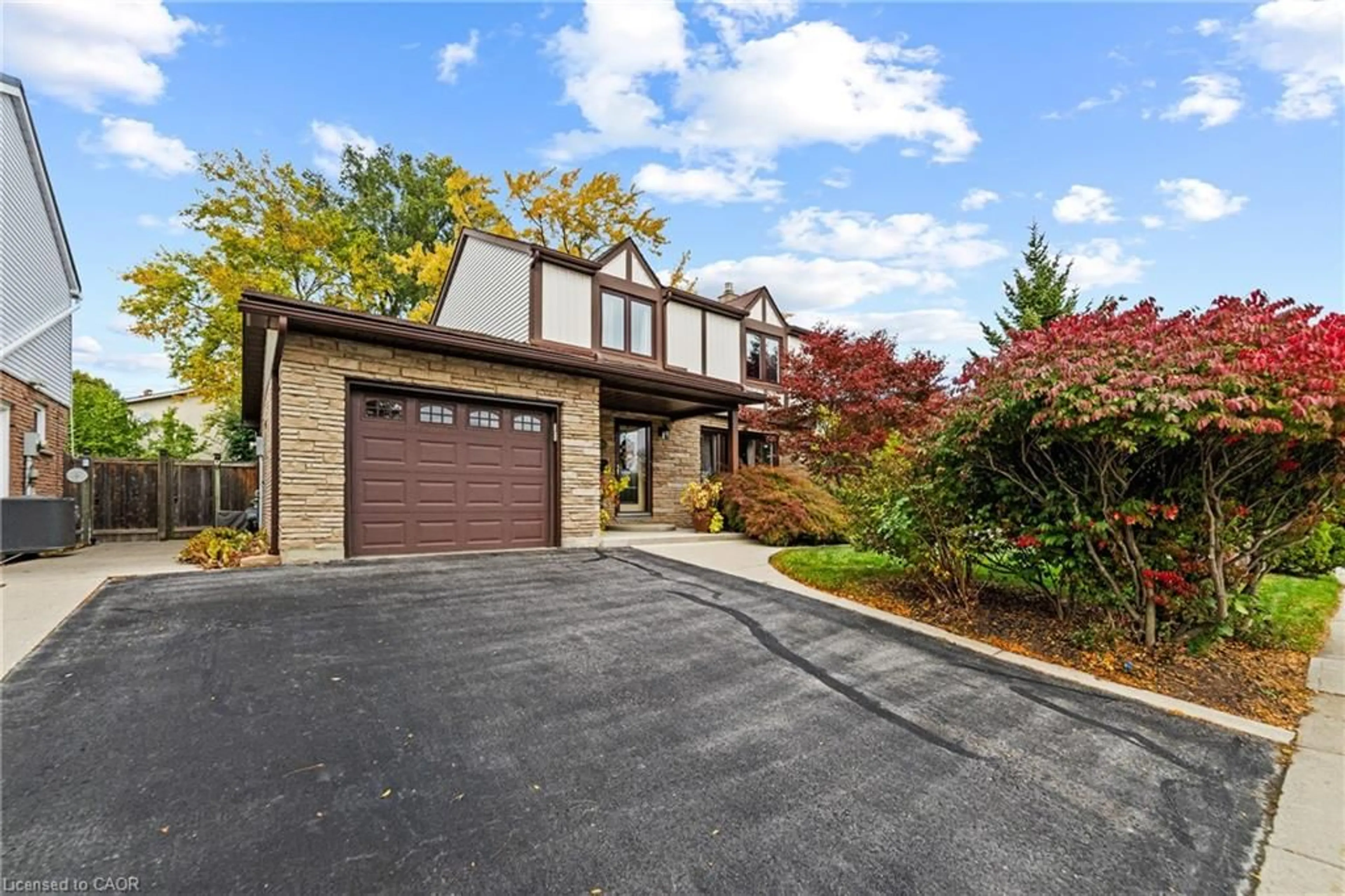Home with brick exterior material, street for 3265 Palmer Dr, Burlington Ontario L7M 1W1