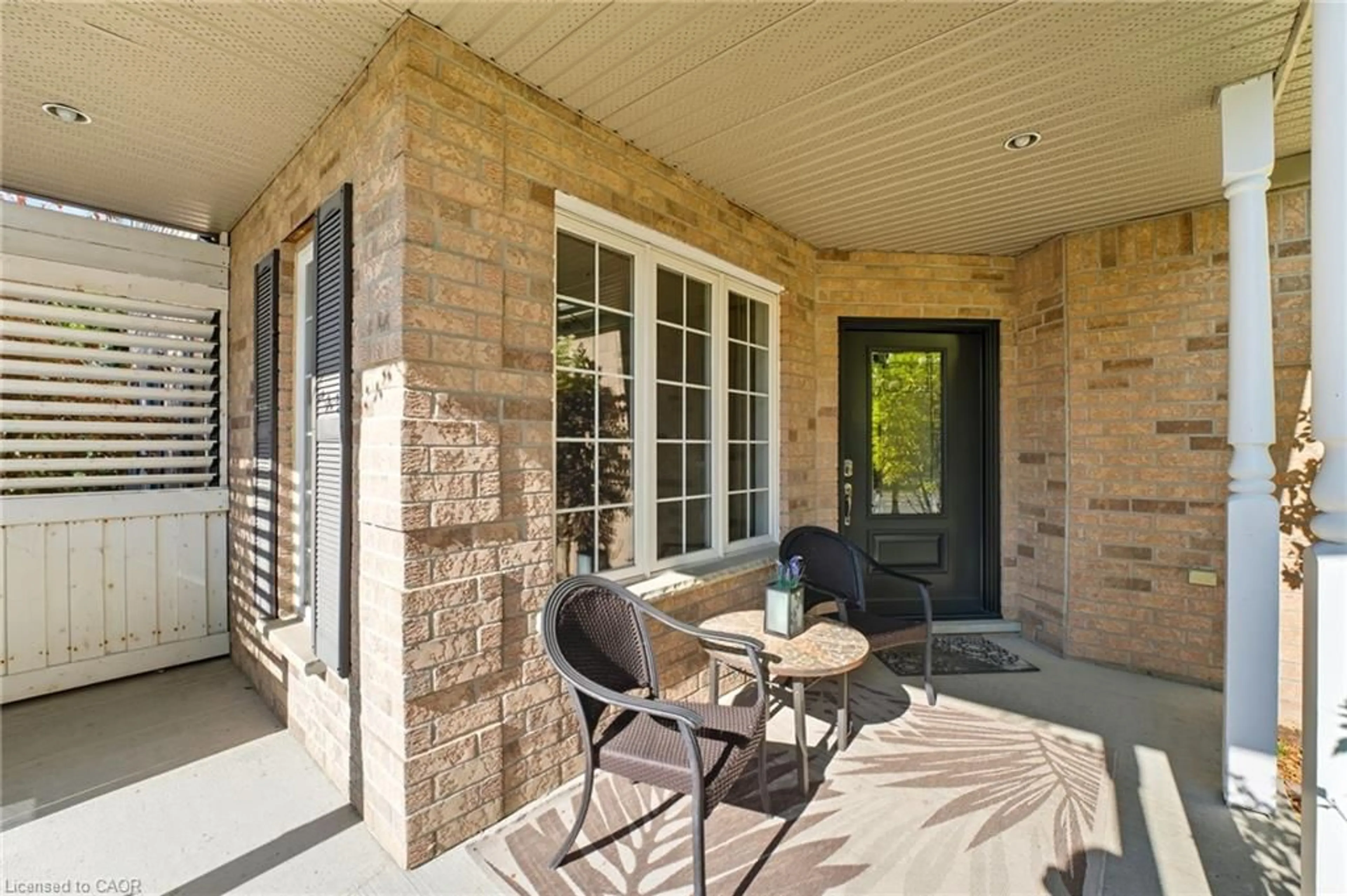 Patio, street for 254 Kerwood Dr, Cambridge Ontario N3C 4M5