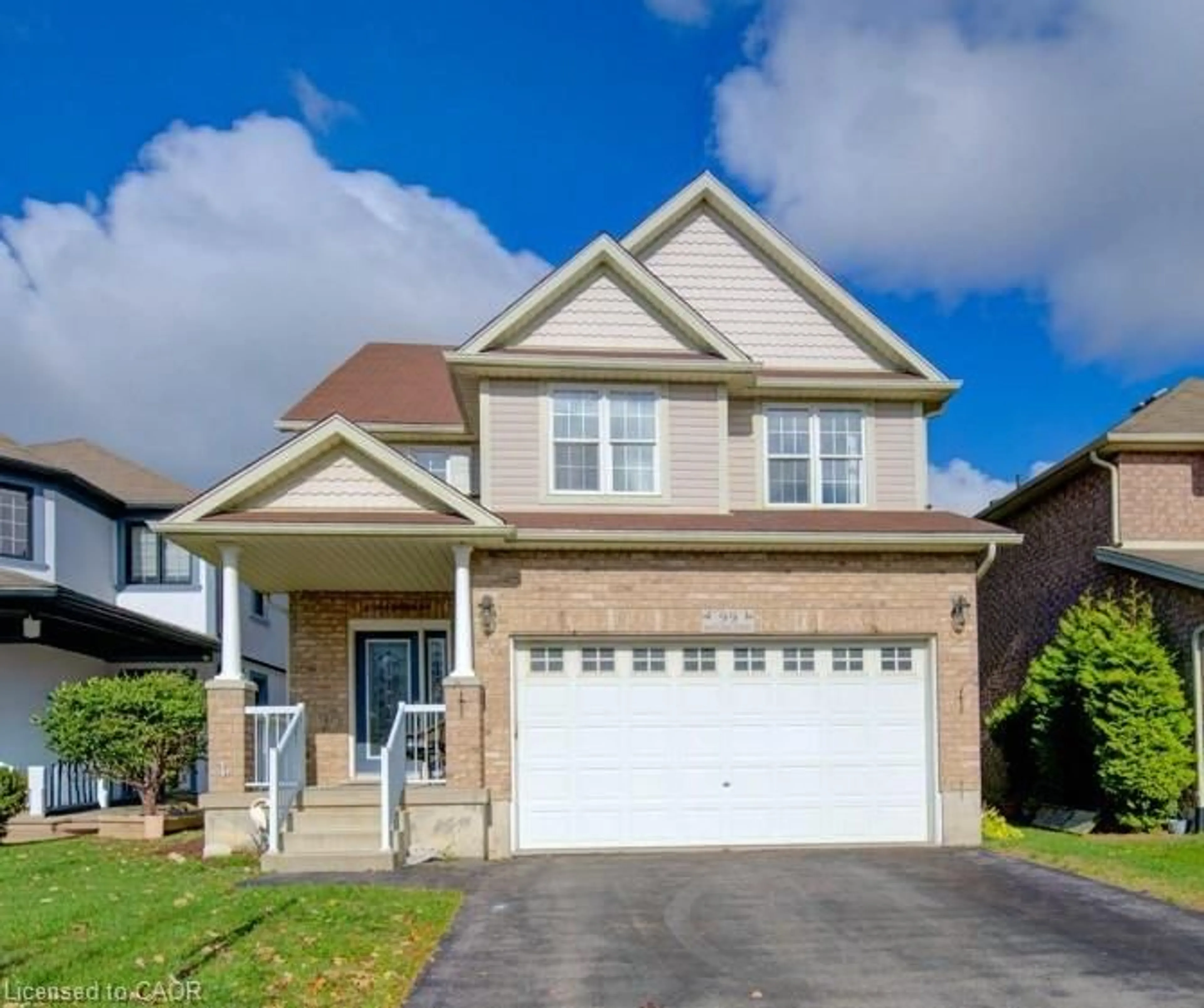 Home with vinyl exterior material, street for 99 Maitland St, Kitchener Ontario N2R 1V3