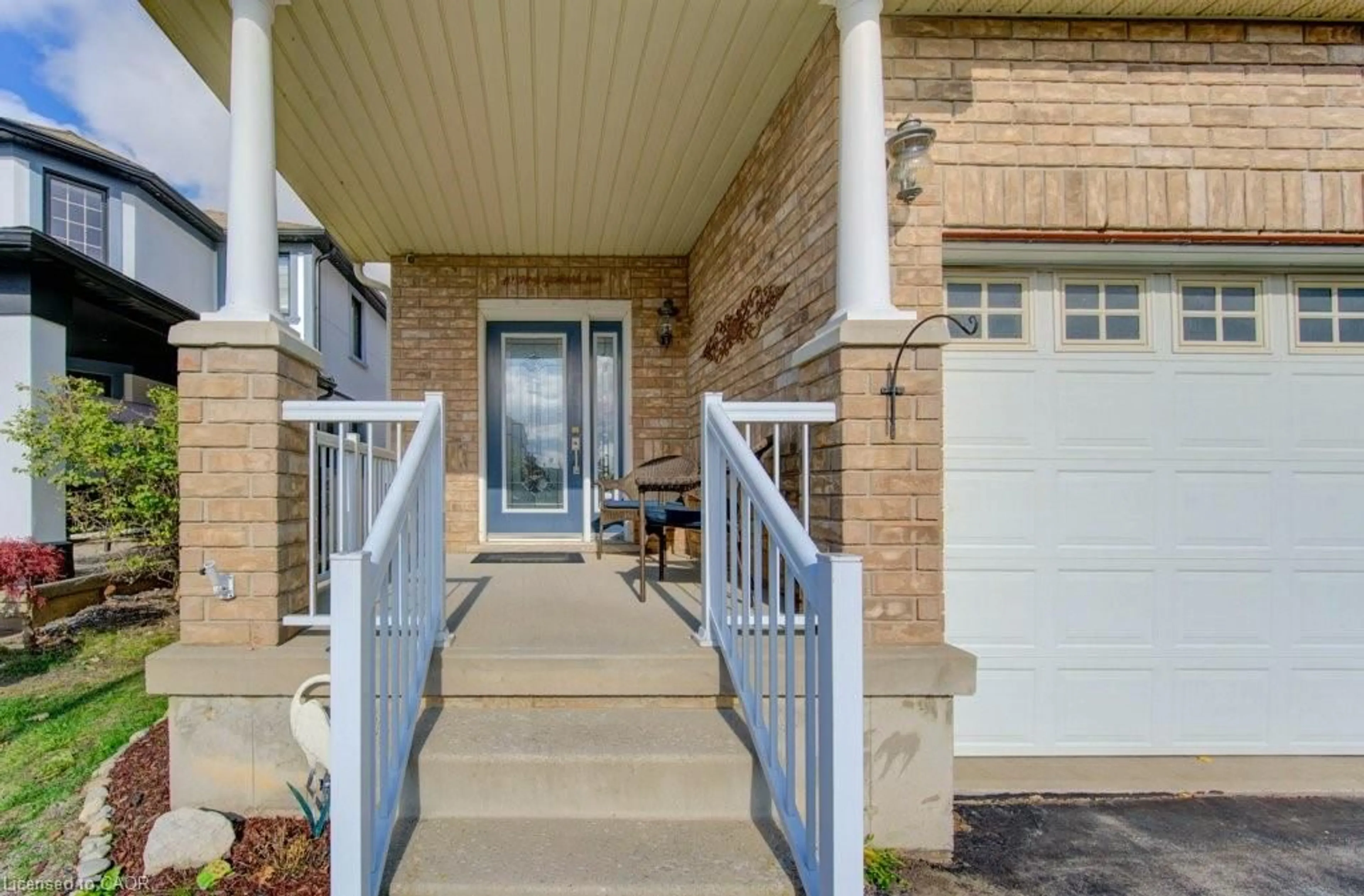 Indoor entryway for 99 Maitland St, Kitchener Ontario N2R 1V3