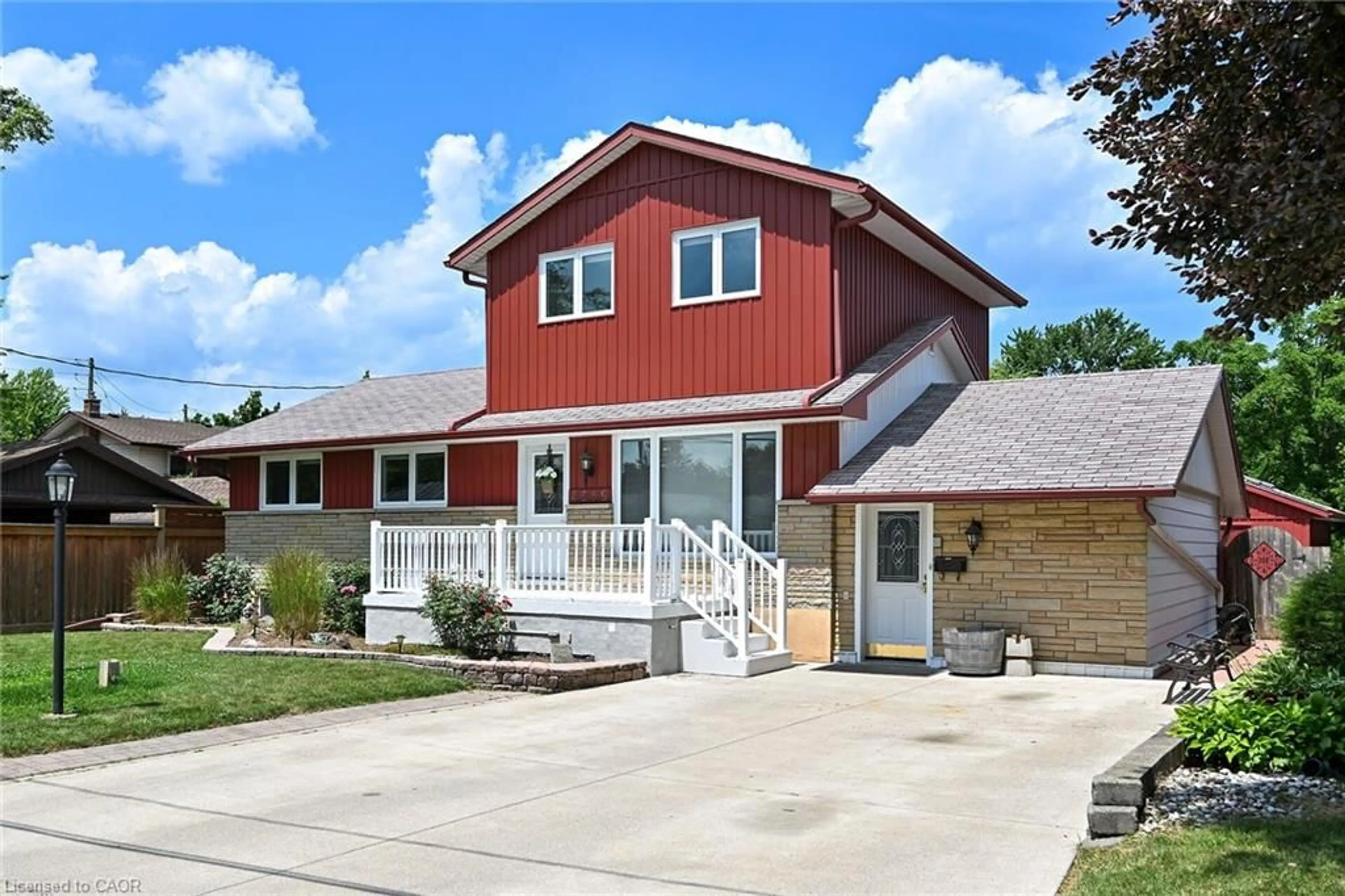 Home with brick exterior material, street for 4889 Cherrywood Dr, Beamsville Ontario L3J 0L5